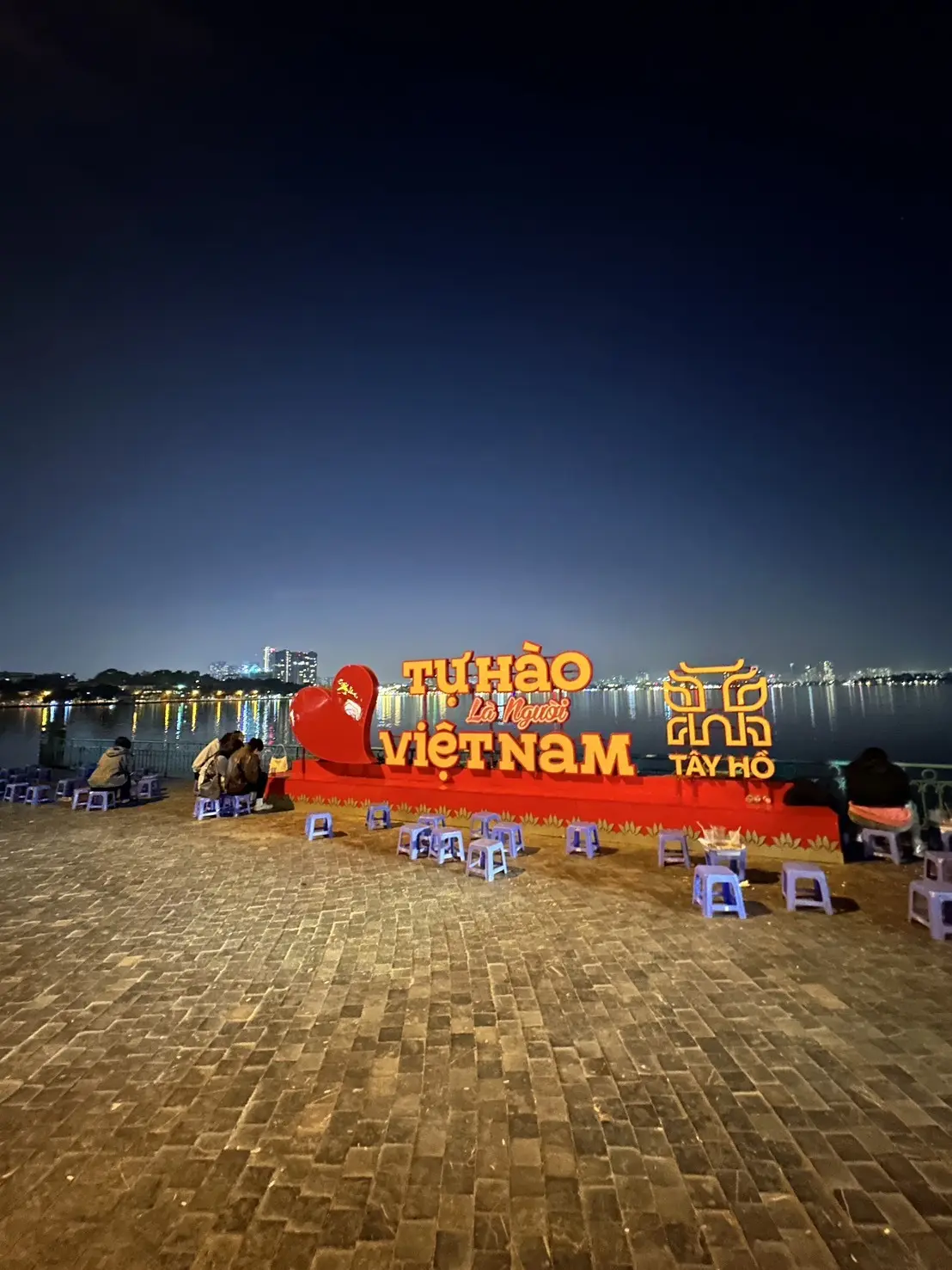 ベトナム　ハノイ　西湖　サンセット　夜景　hanoi