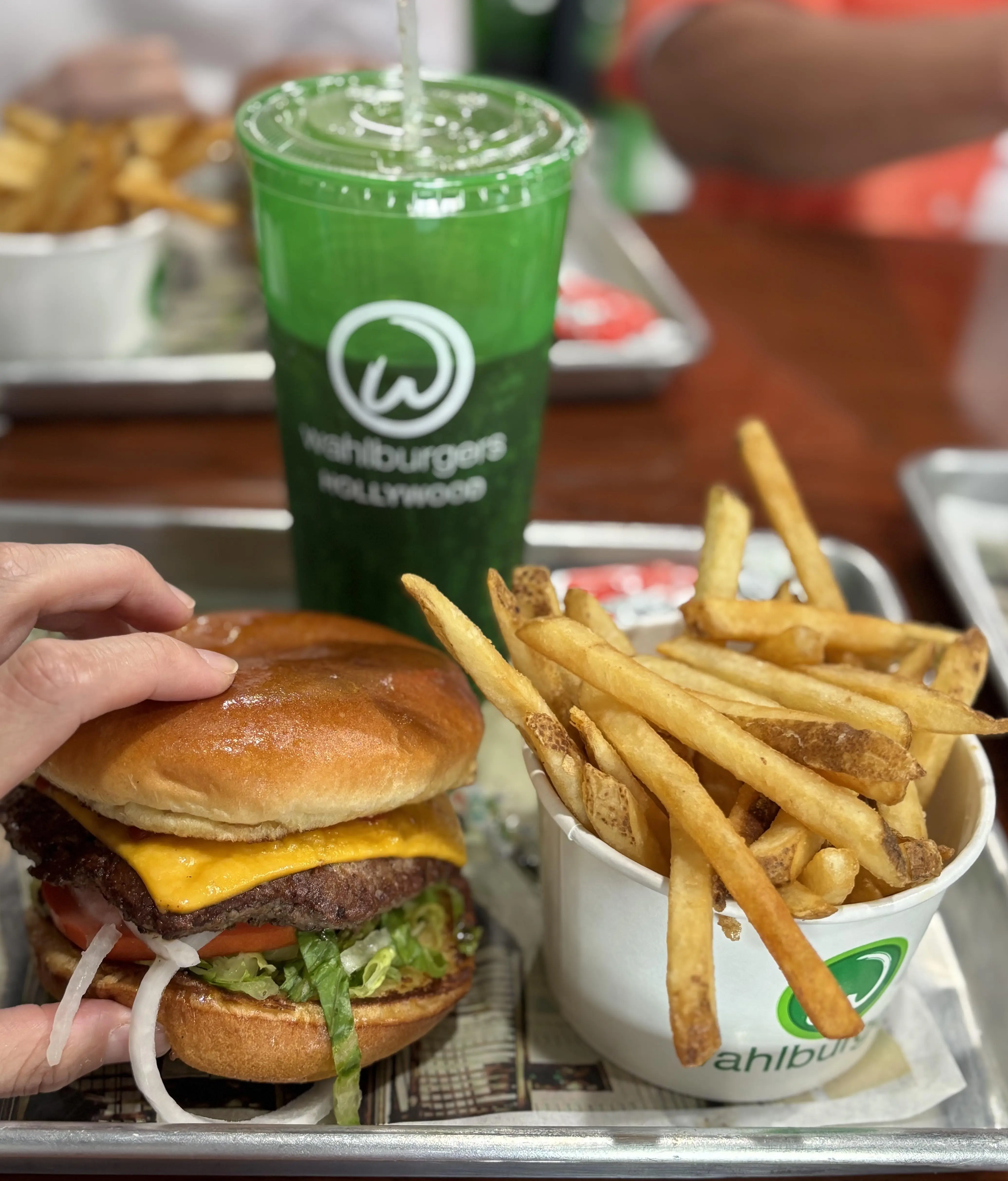ハリウッド  ワヒバーガー Hollywood wahiburger 高級バーガー 日本未上陸