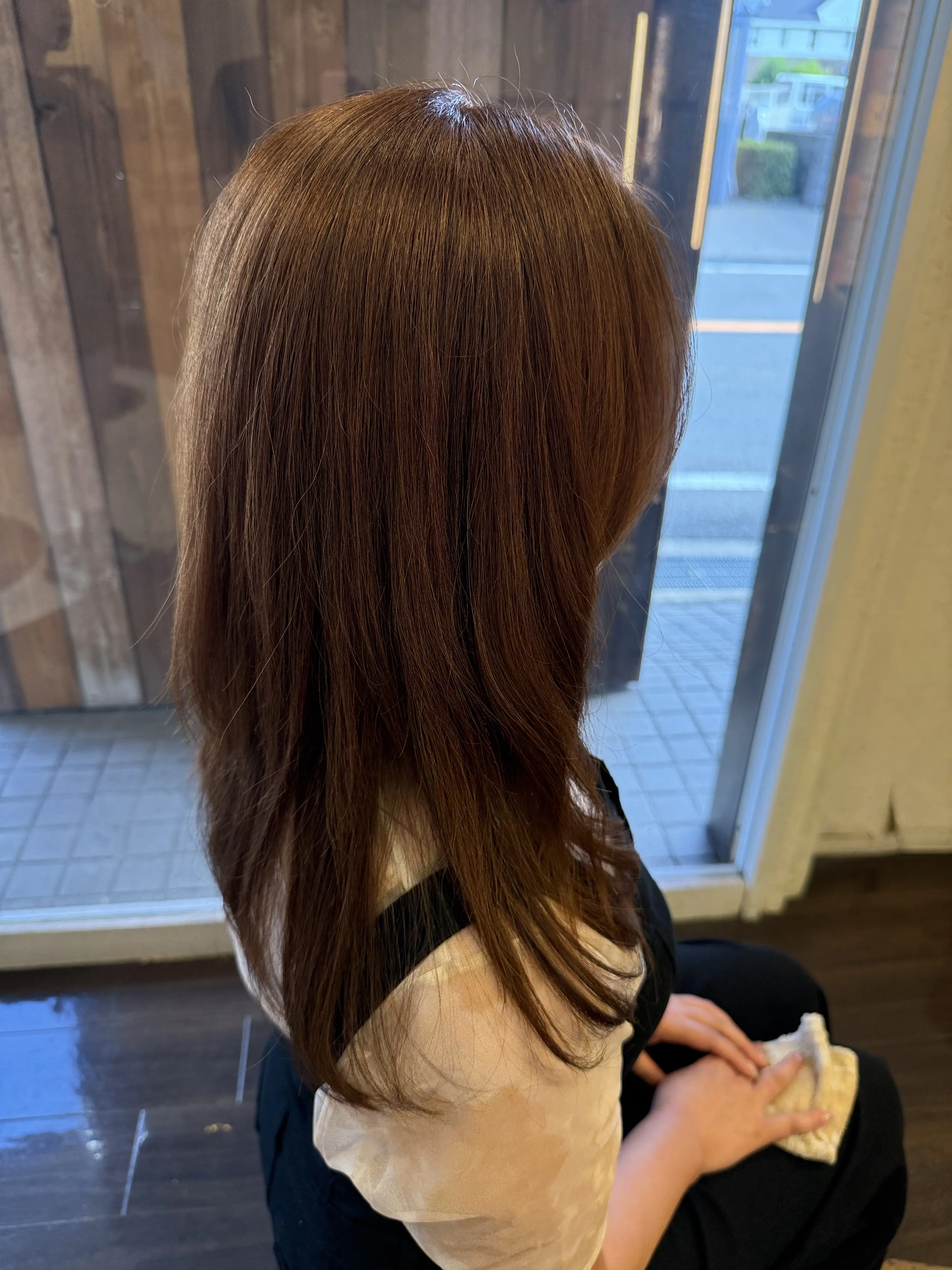 髪が広がる季節に。初体験の【内側だけストレートパーマ】で、湿気に負けない髪づくり_1_2