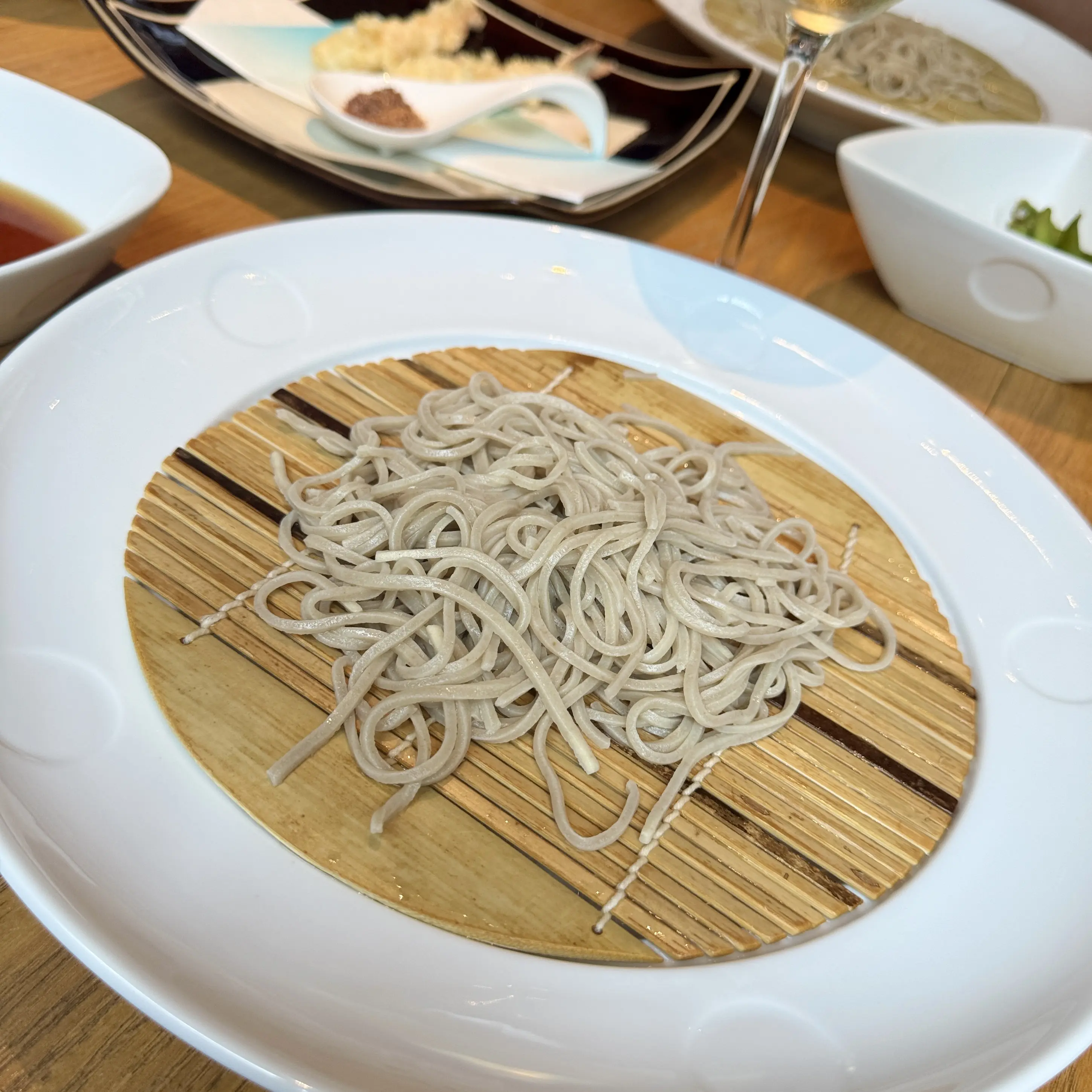 爽やかなライトブルーのシャツでゆっくりランチ🩵_1_10