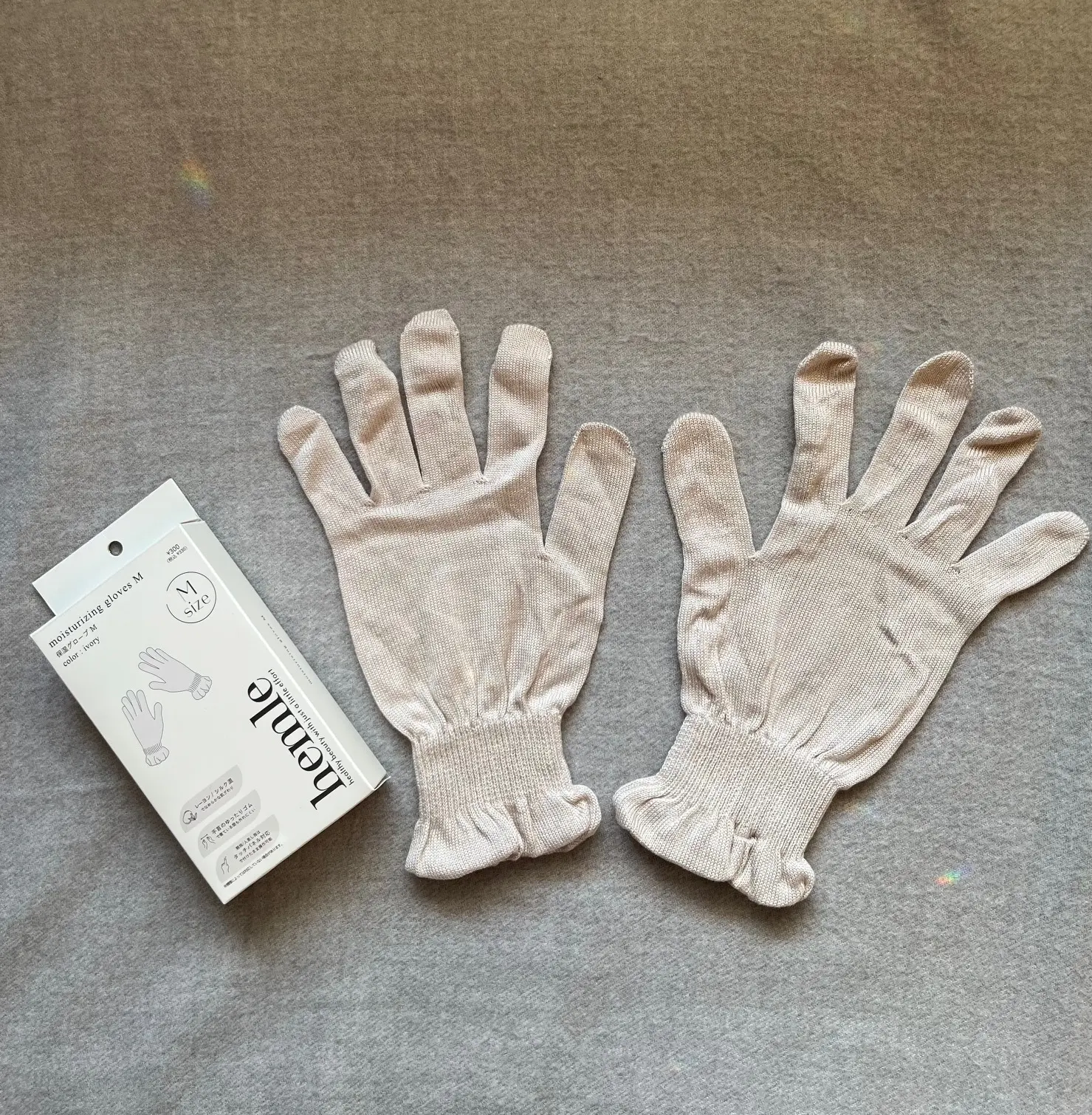 hemle　3COINS　保湿グローブ　アイボリー　レーヨン/シルク混　タッチパネル対応　手首ゆったりゴム