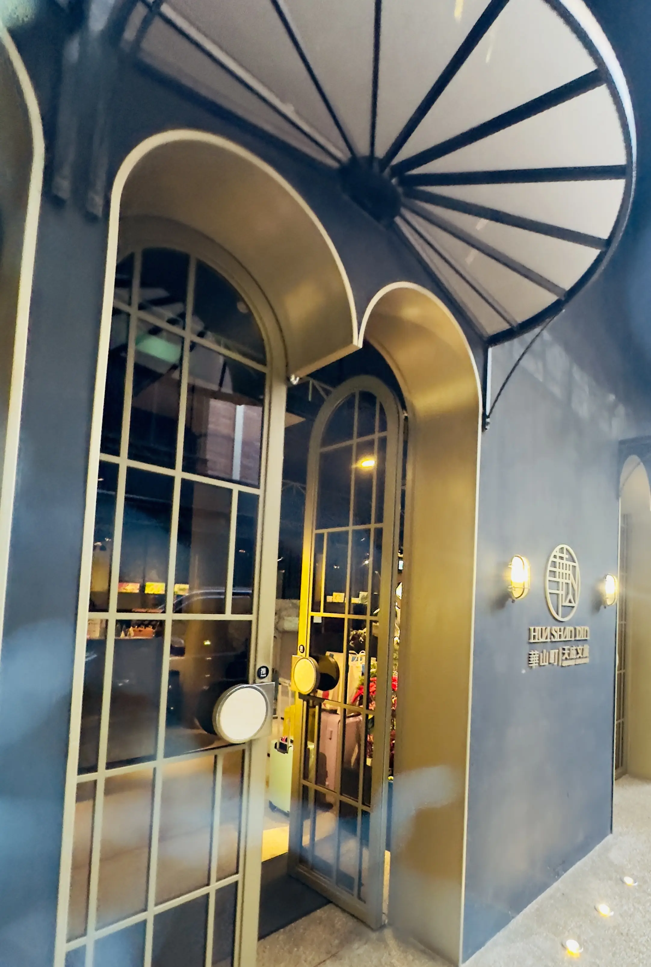 台北滞在記①　龍山寺で福を頂きました！_1_1