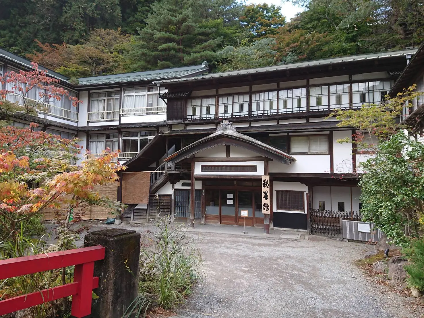 千と千尋の神隠しのモデルと言われる温泉宿
積善館