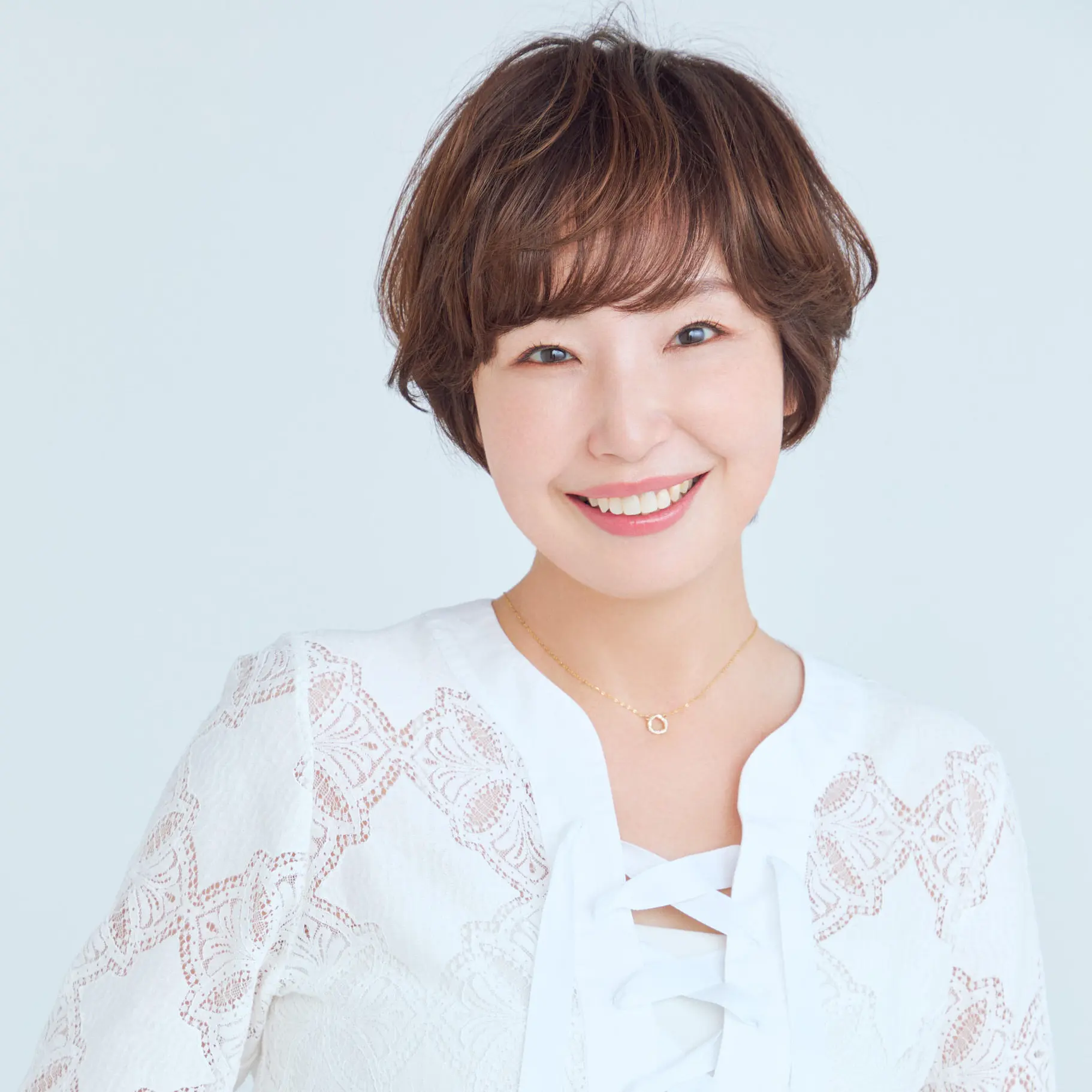 前から見たショートヘアスタイル