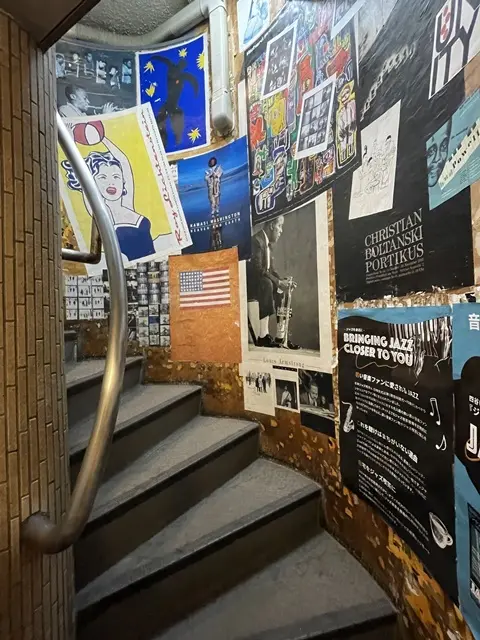 四ツ谷のジャズ喫茶「いーぐる」の階段