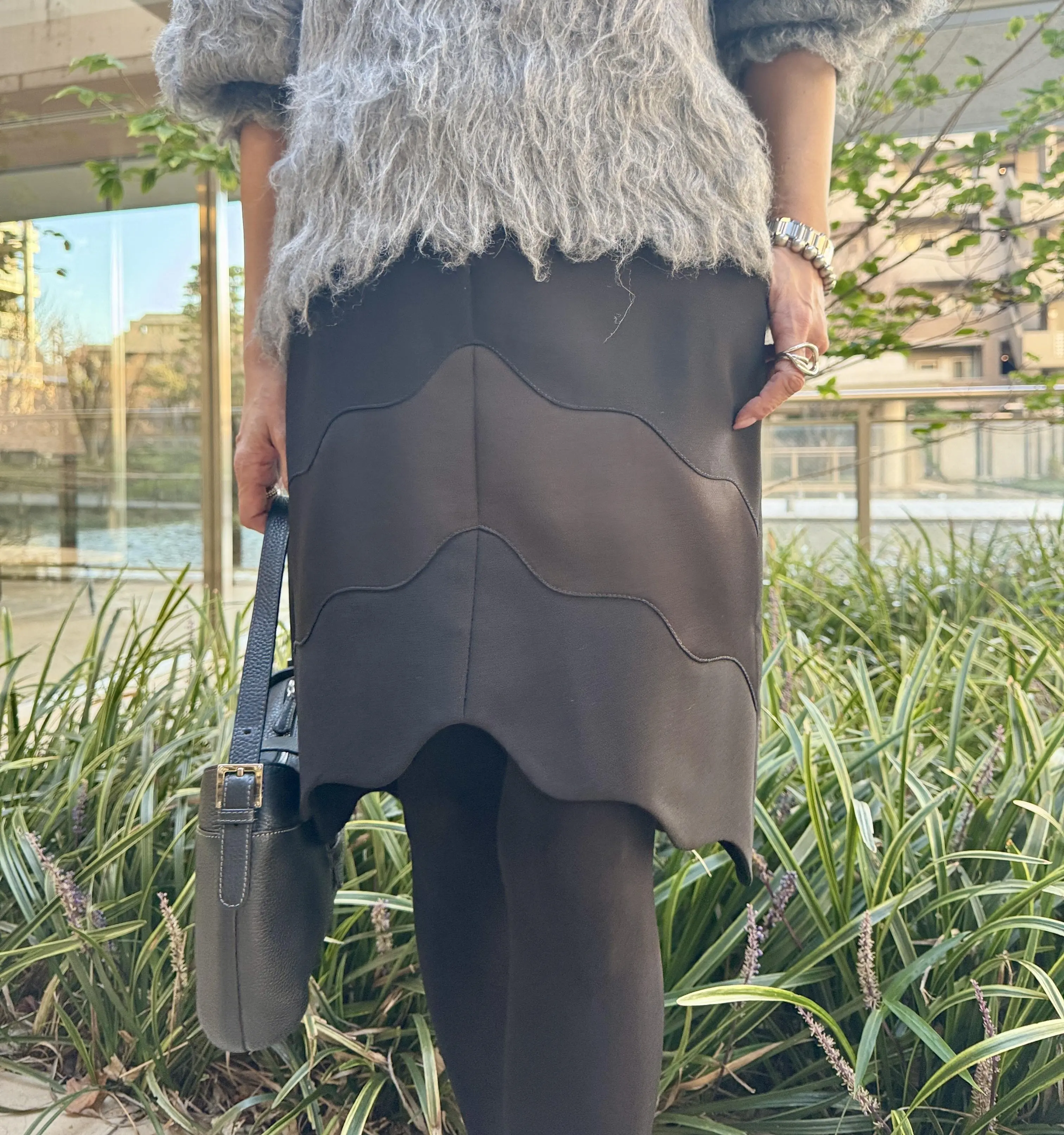 エクラ 華組　根村麻里さん　黒スカートコーデ　こだわり　