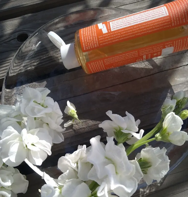 ティーツリーソープと白いお花