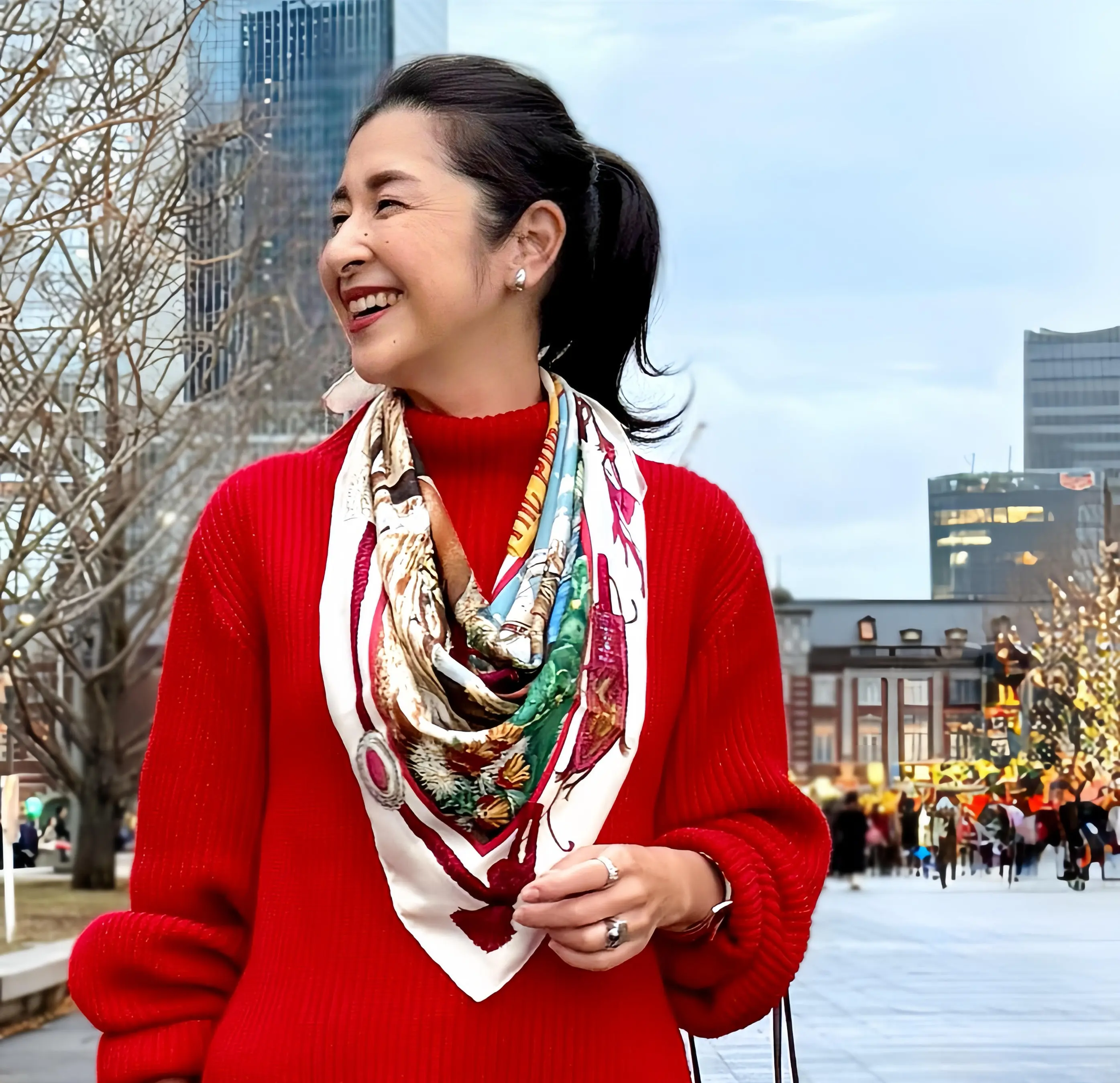 華組　読者モデル　根本有加里　スカーフコーデ