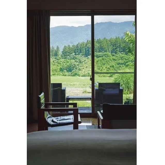 3部屋ある客室は、どの部屋からも里山の景色を楽しむことができる。
