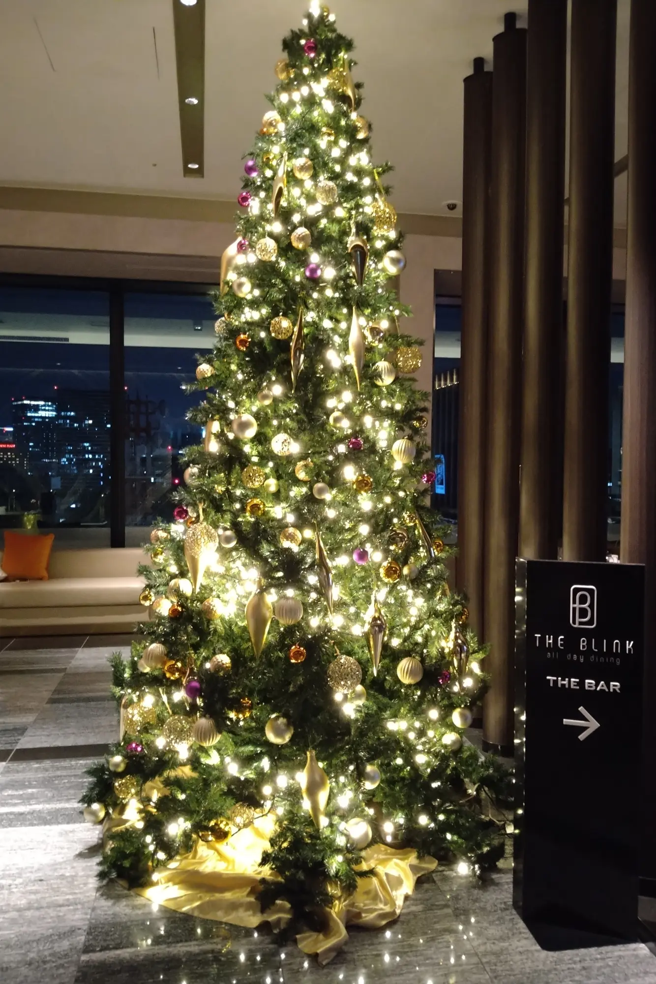 ザロイヤルパークホテルアイコニック大阪御堂筋のクリスマスツリー