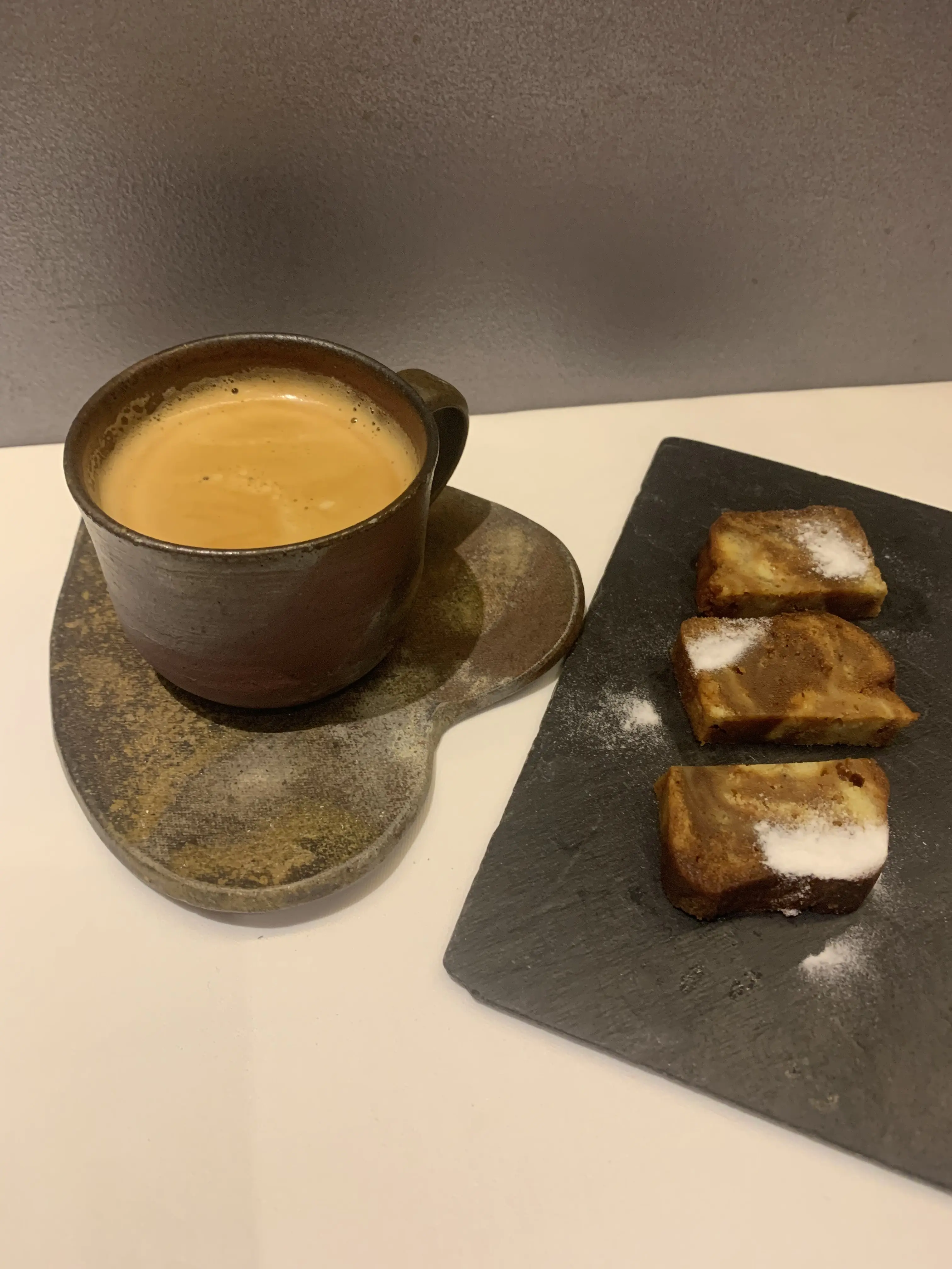 ディナーの締めのコーヒーとミニャルディーズ