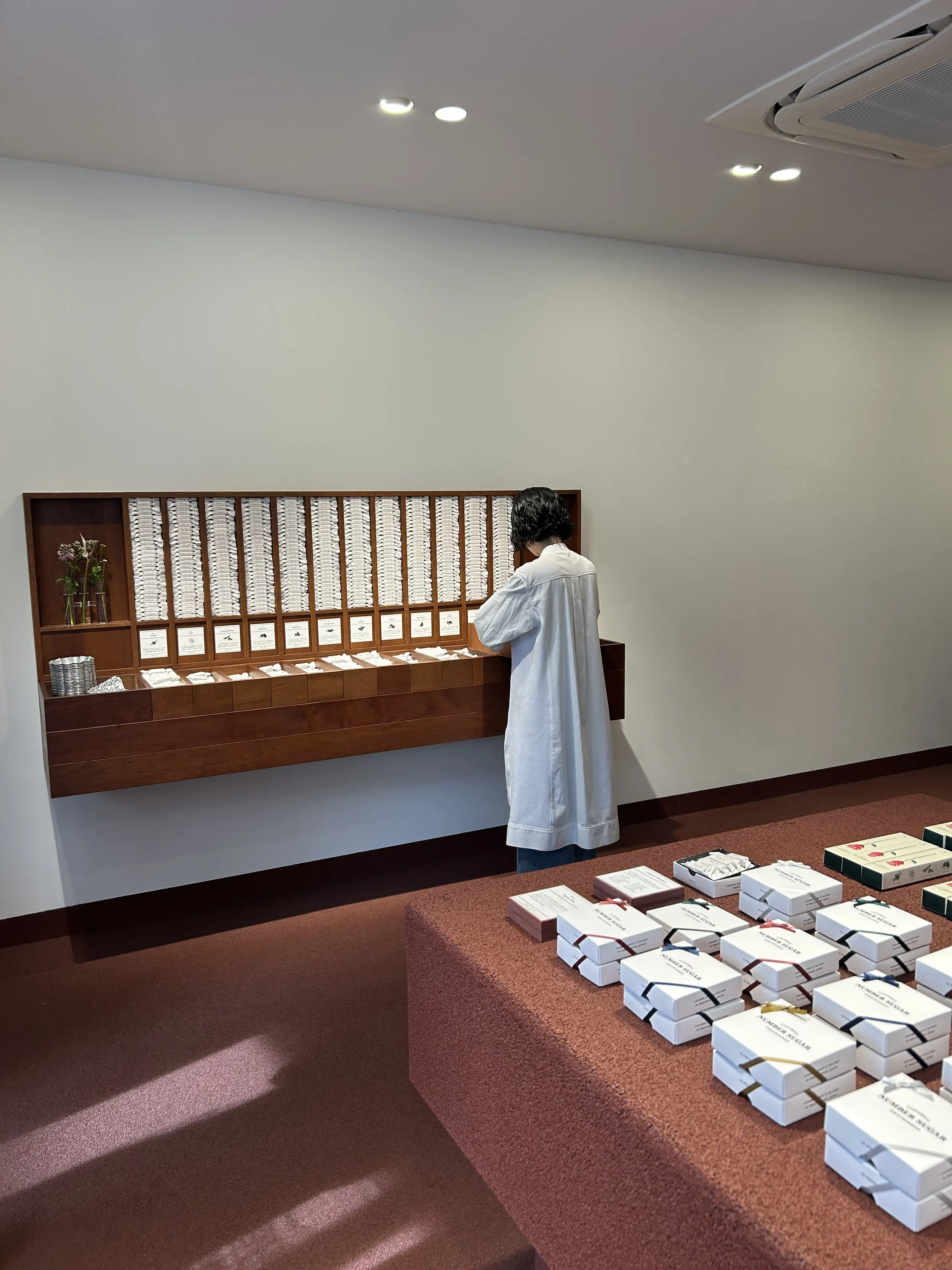 お洒落な町 代官山は古着屋さんで見つけたお気に入りのＧジャンやジレを羽織って_1_14