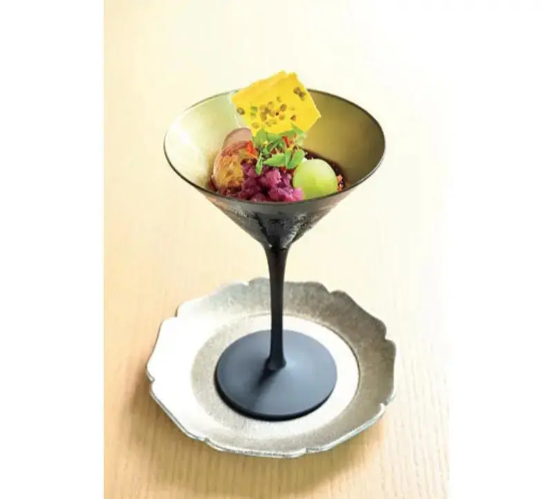 パティシエが手がける季節のデザートも、繊細でおいしい