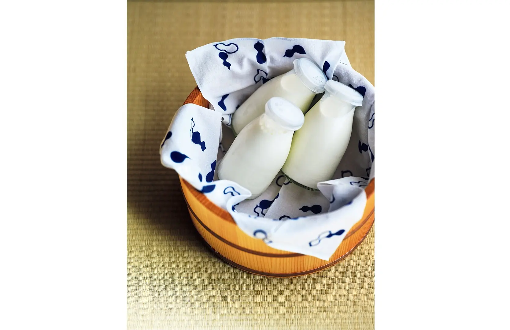 温泉横には牛乳のサービスも。