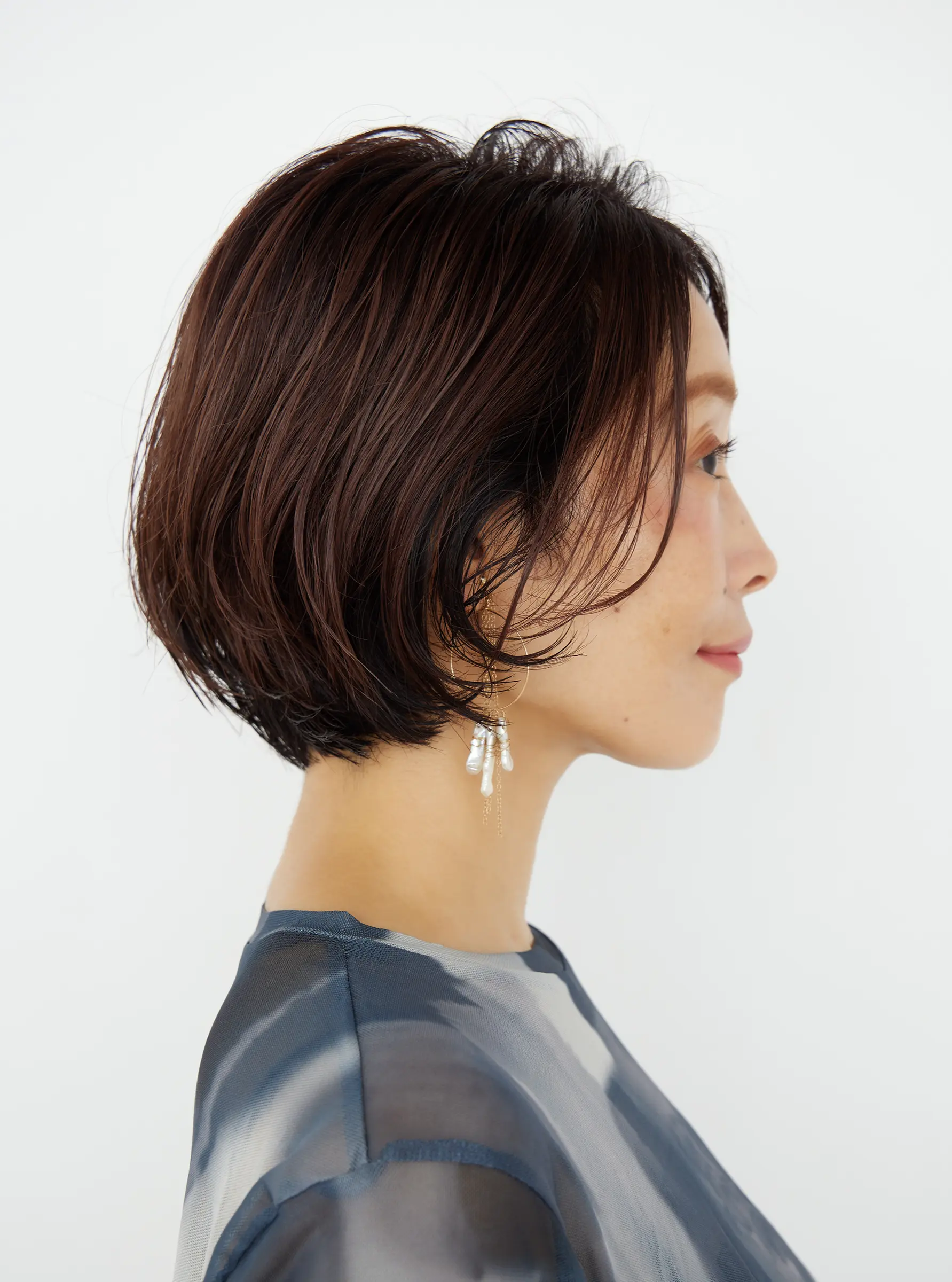 Webエクラ 40代50代 髪型 横から見たくびれボブヘアスタイル