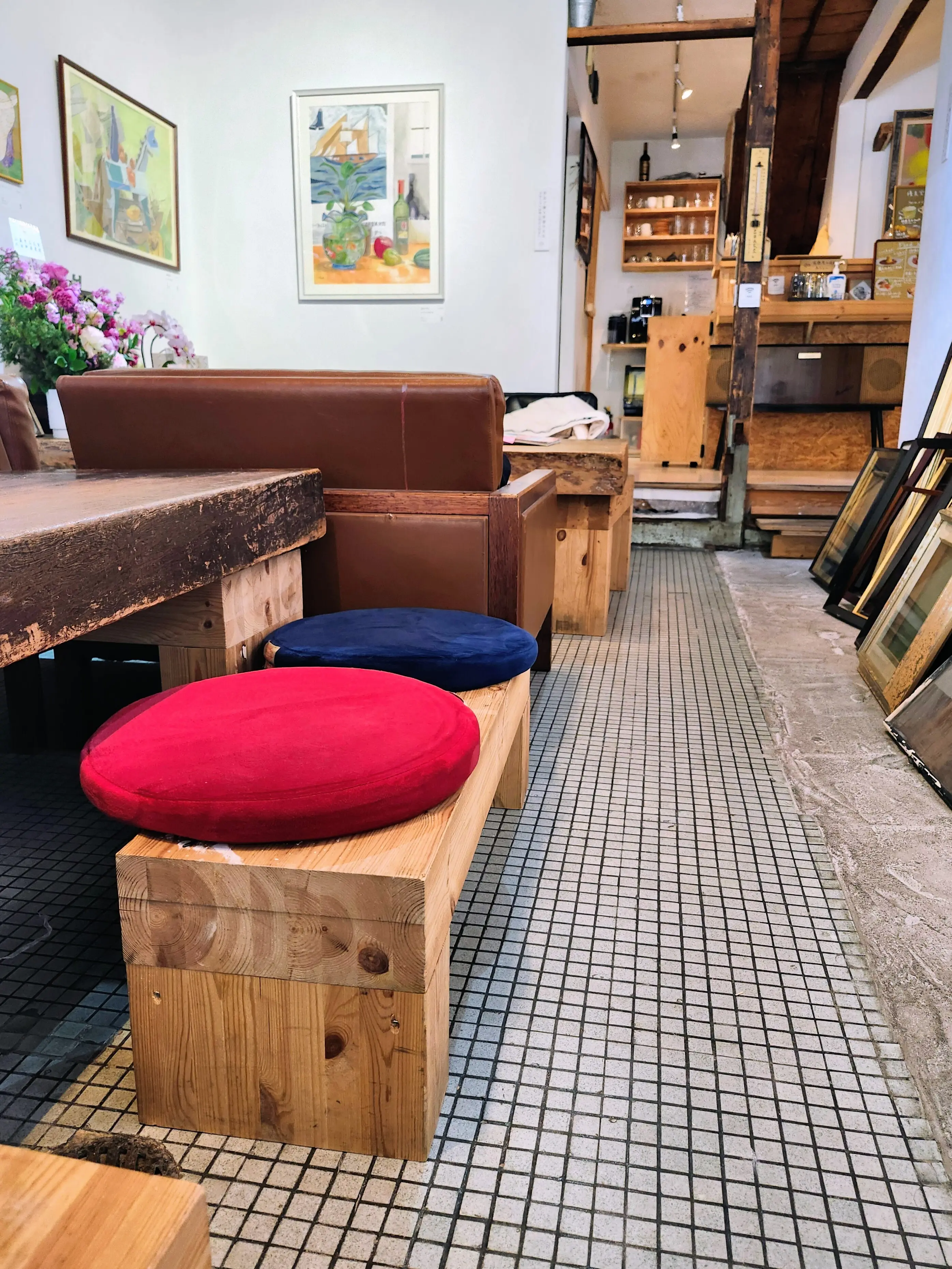 硬めプリン、コーヒー、レモネード、カフェ、リノベーションカフェ、神田神保町、神田小川町、優美堂、喫茶店、レトロカフェ、炬燵席、アート