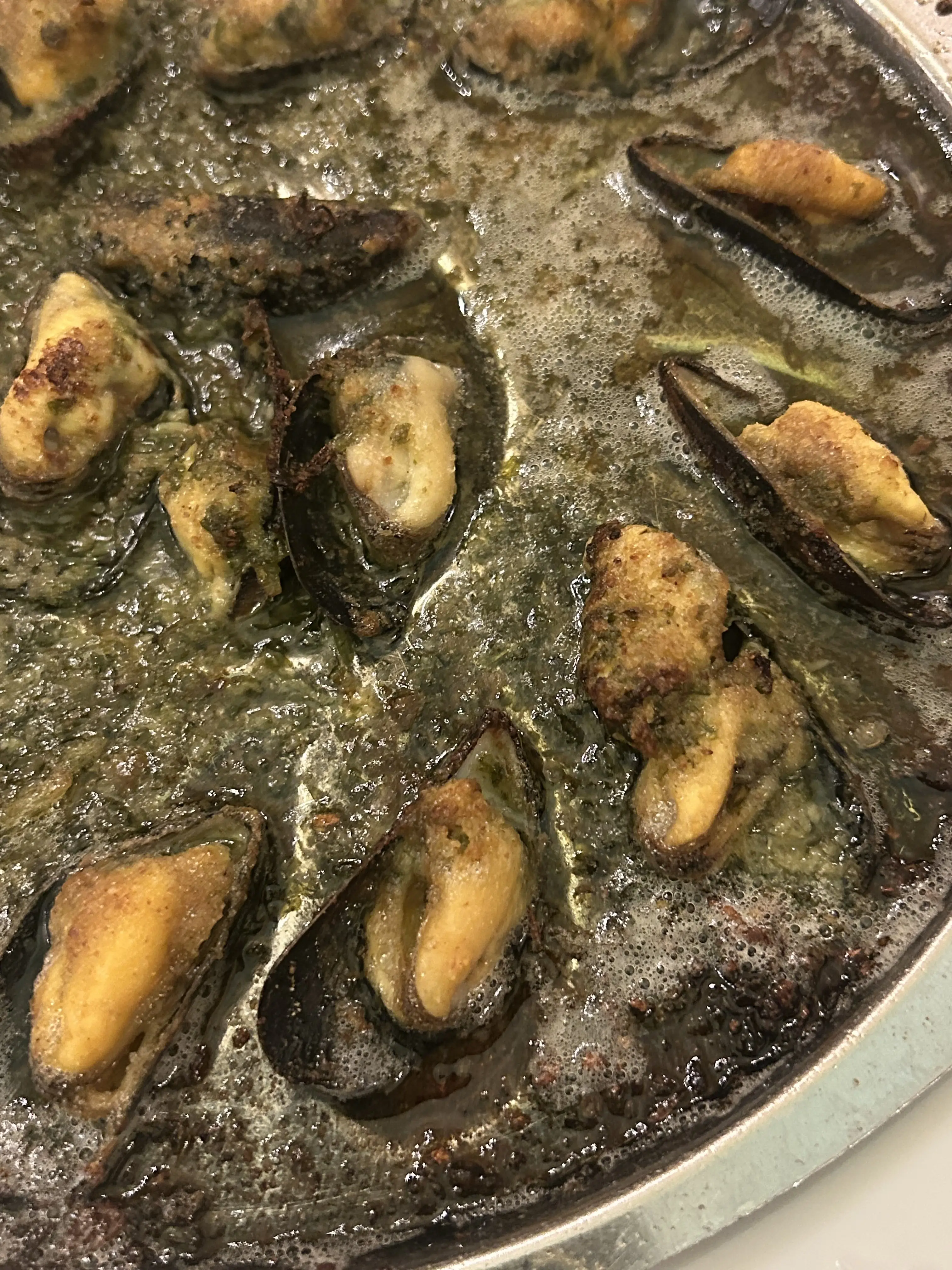 ブリュッセルの名店「La Roue D’or」　ムール貝　　夕食　グラス