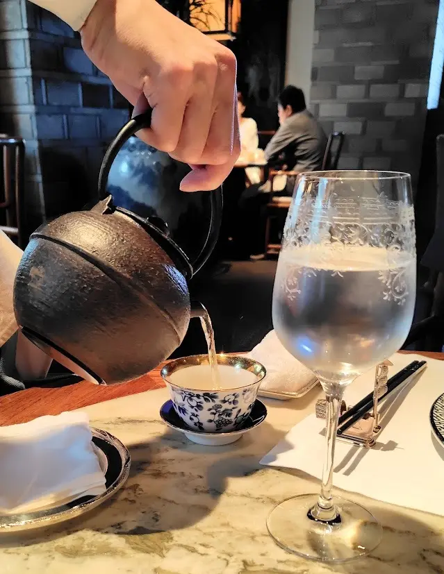 モノトーンスタイルでペニンシュラ東京へ_1_5-2
