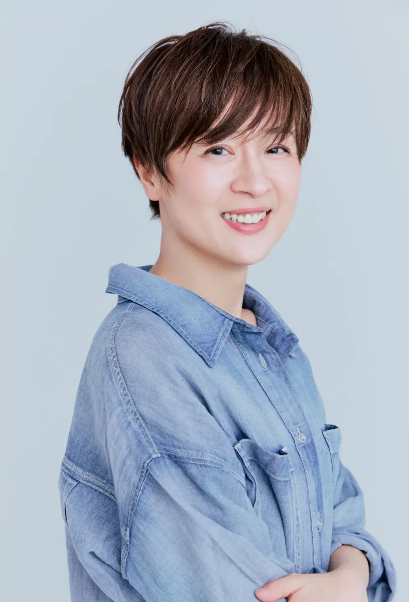 Webエクラ 前から見たショートヘアスタイル