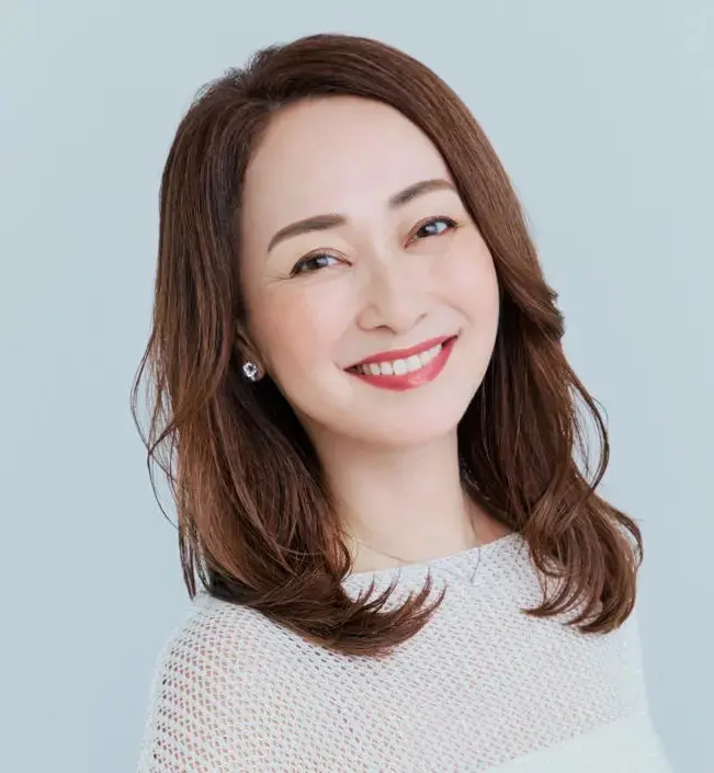 【50代におすすめのミディアムヘア60選】手入れが楽で老けて見えない！秋の上品ミディアムヘア