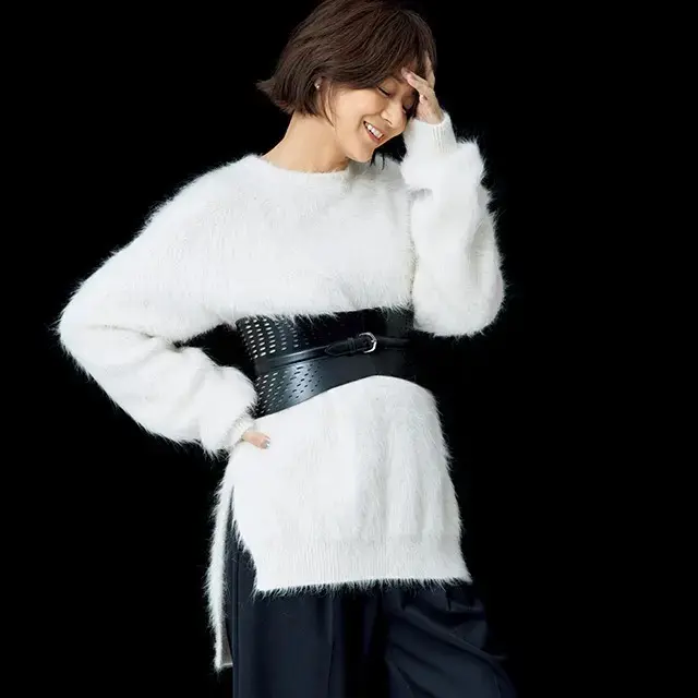 【富岡佳子 最新ファッション】トップスを格上げしてくれる「コルセットベルト」