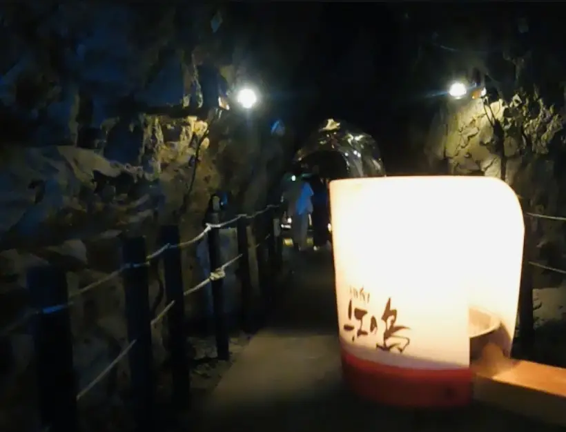 江の島岩屋　洞窟　ロウソク　蝋燭