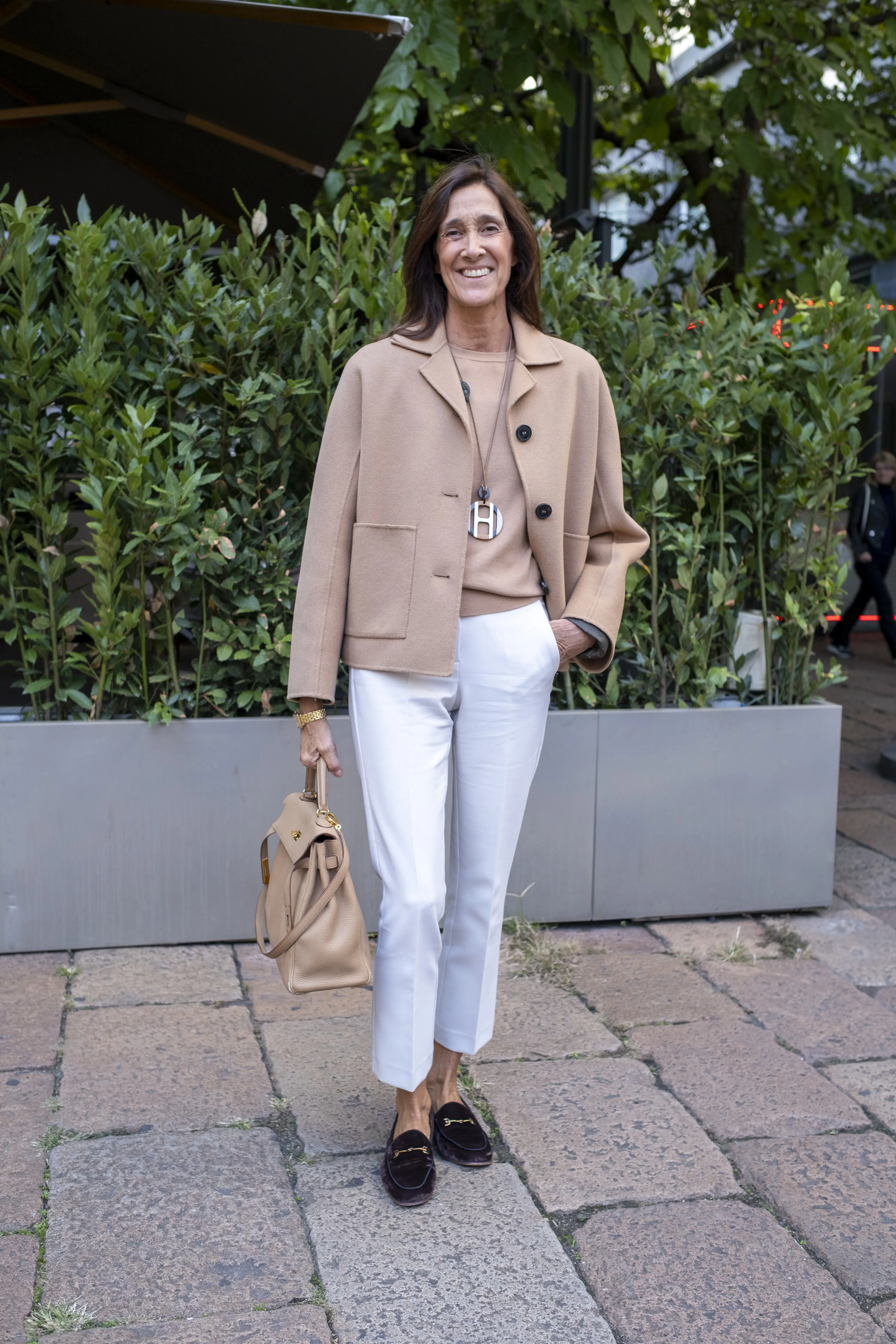 ショート丈コート　マックスマーラ　ベージュ　白パンツ