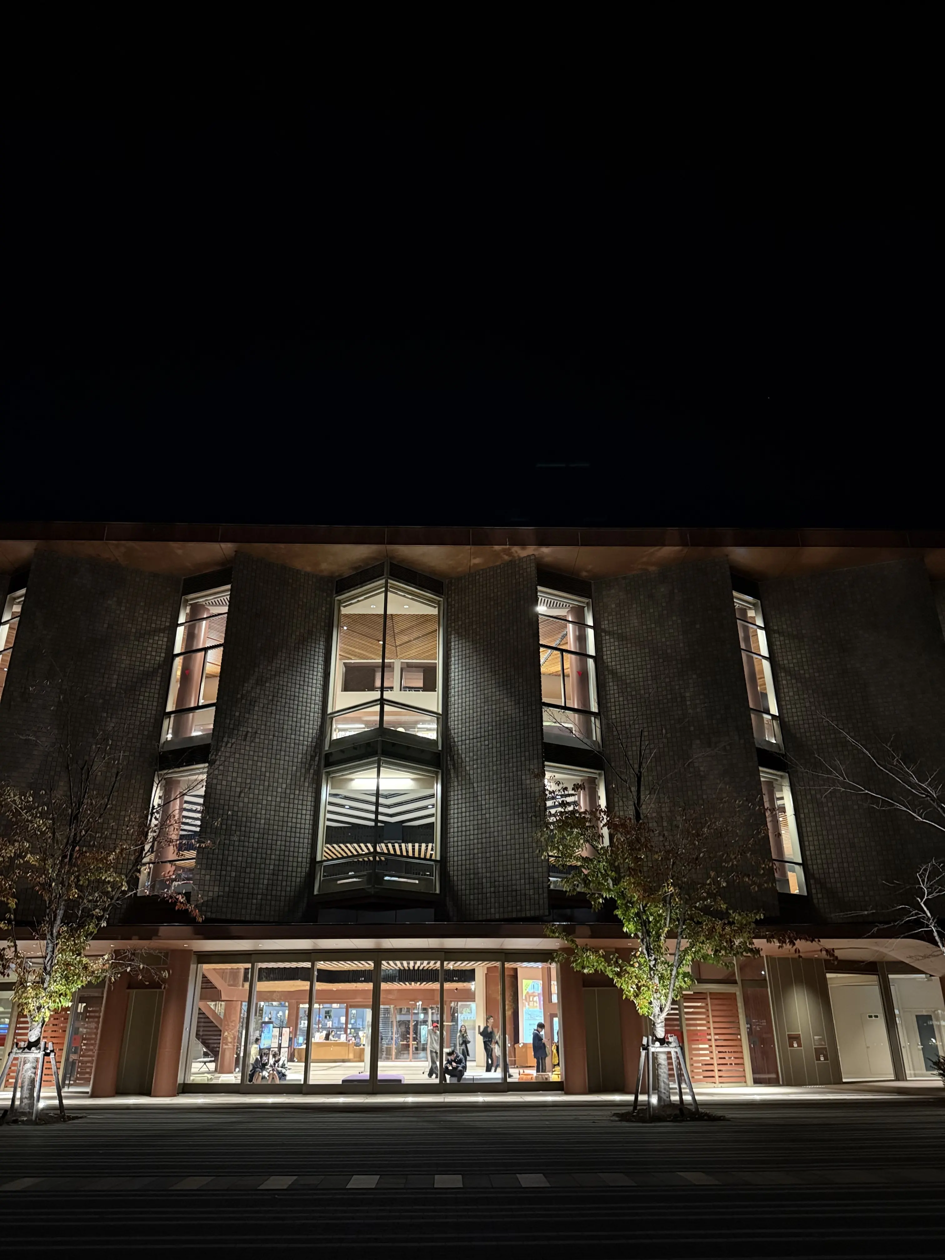 石川県　金沢市　金沢観光　石川県立図書館　建築美　金澤神社　金沢神社　石浦神社　神社巡り　白蛇龍神　白蛇　