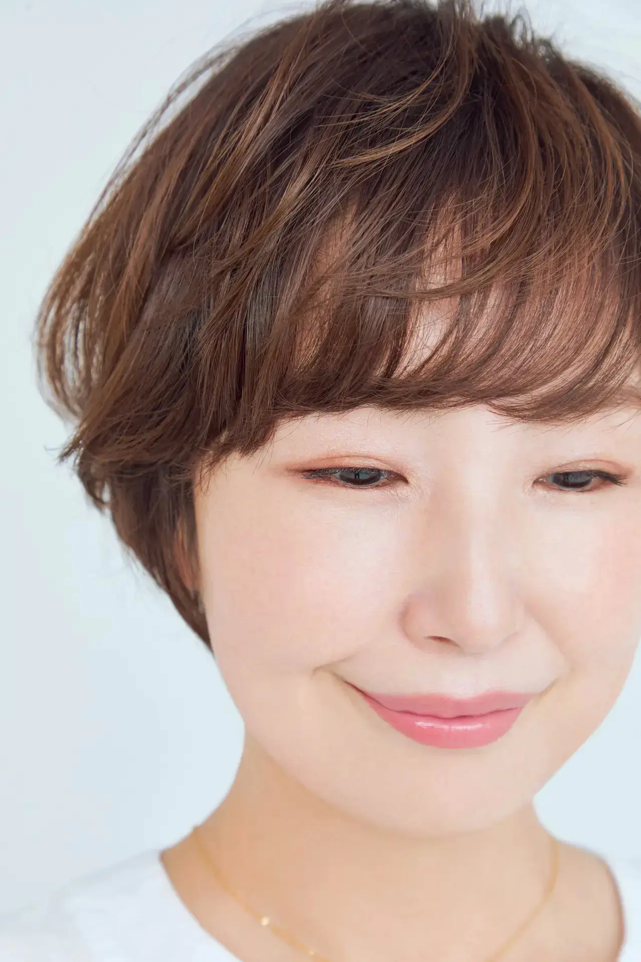 今どきの大人ショートに必要なボリュームは、縦ではなく「横」