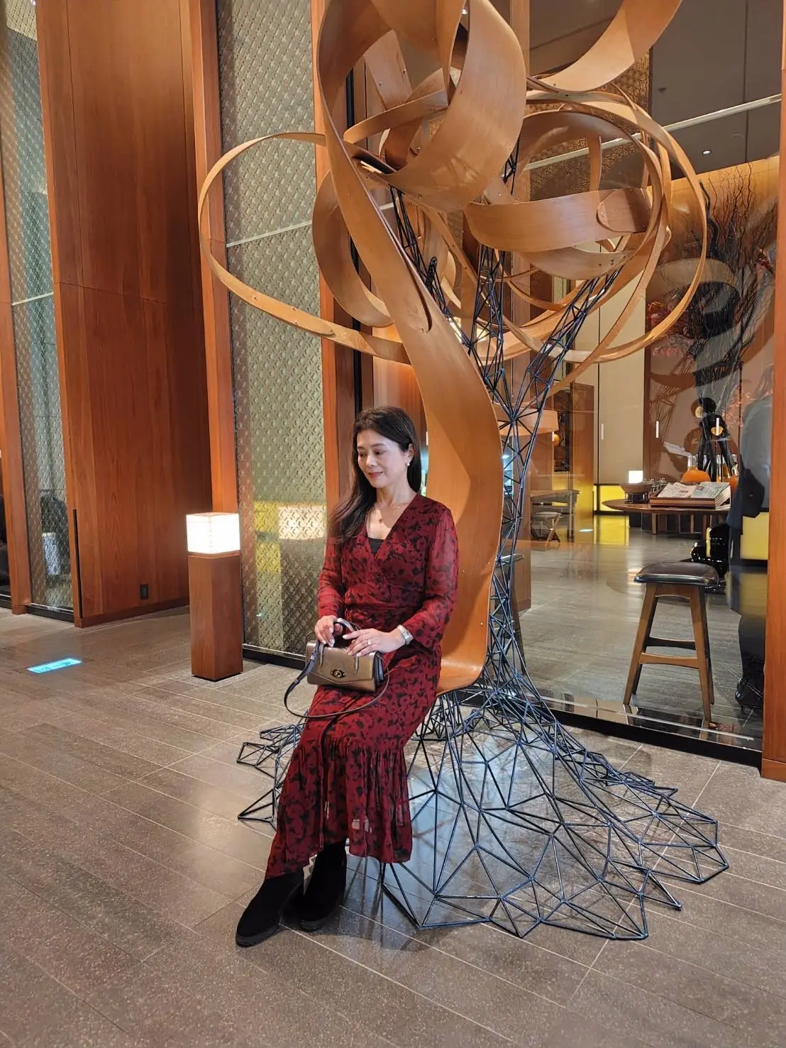 アラフィフ秋のヌン活の装い|GANNIワンピースとマルベリーのバッグコーデ