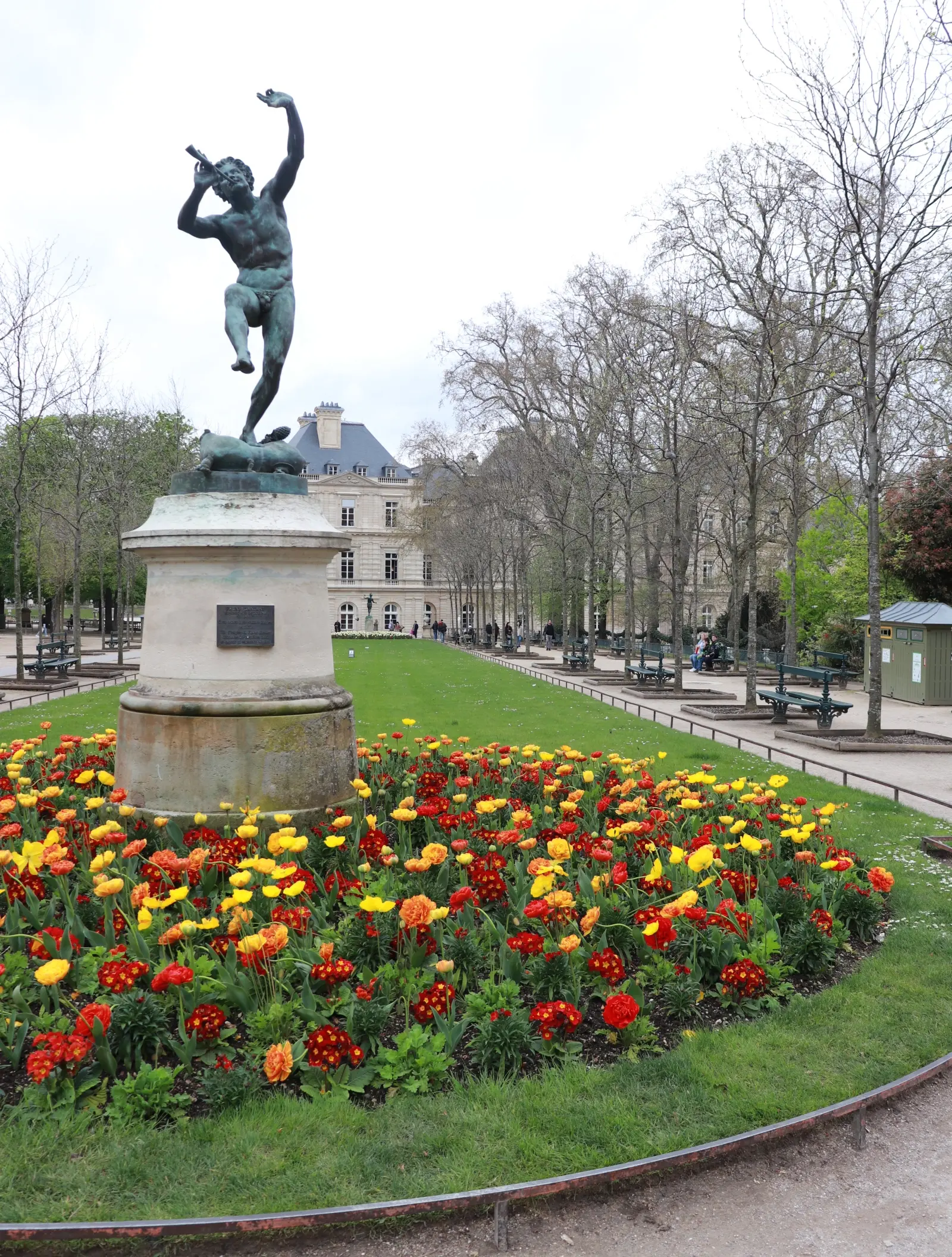 Jardin du Luxembourg     Netflix「Emily in Paris（エミリーパリへ行く）」　　ロケ地