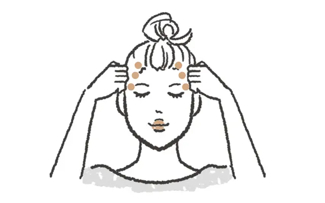 側頭部の痛みにはこめかみから縦に3つ続く「頭維」「頷厭」「懸釐」をまとめて刺激。握りこぶしを当てグリグリと回したり上下に動かす。