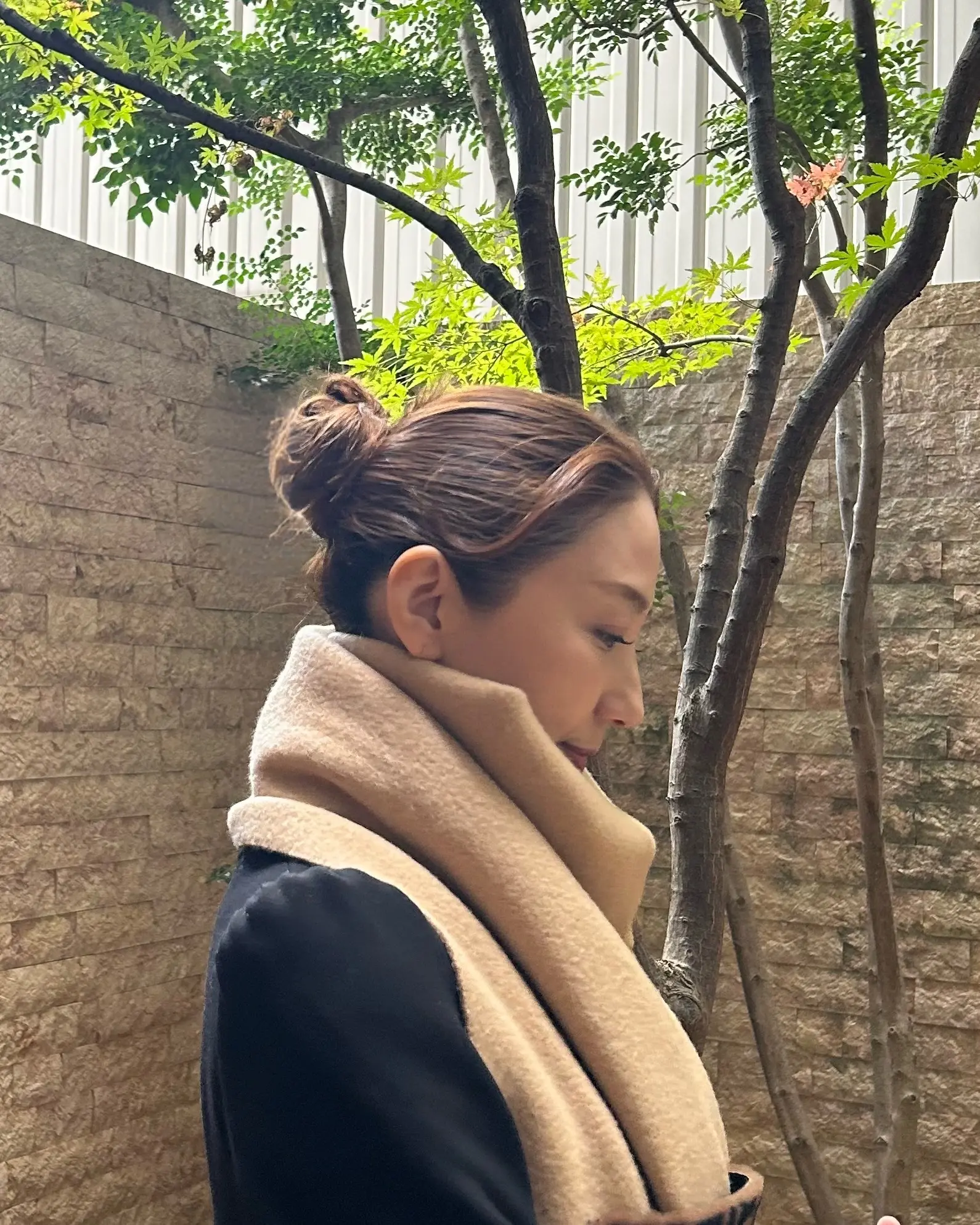 華組　読者モデル　法村麻起子　ストールコーデ　フェンディ　FENDI