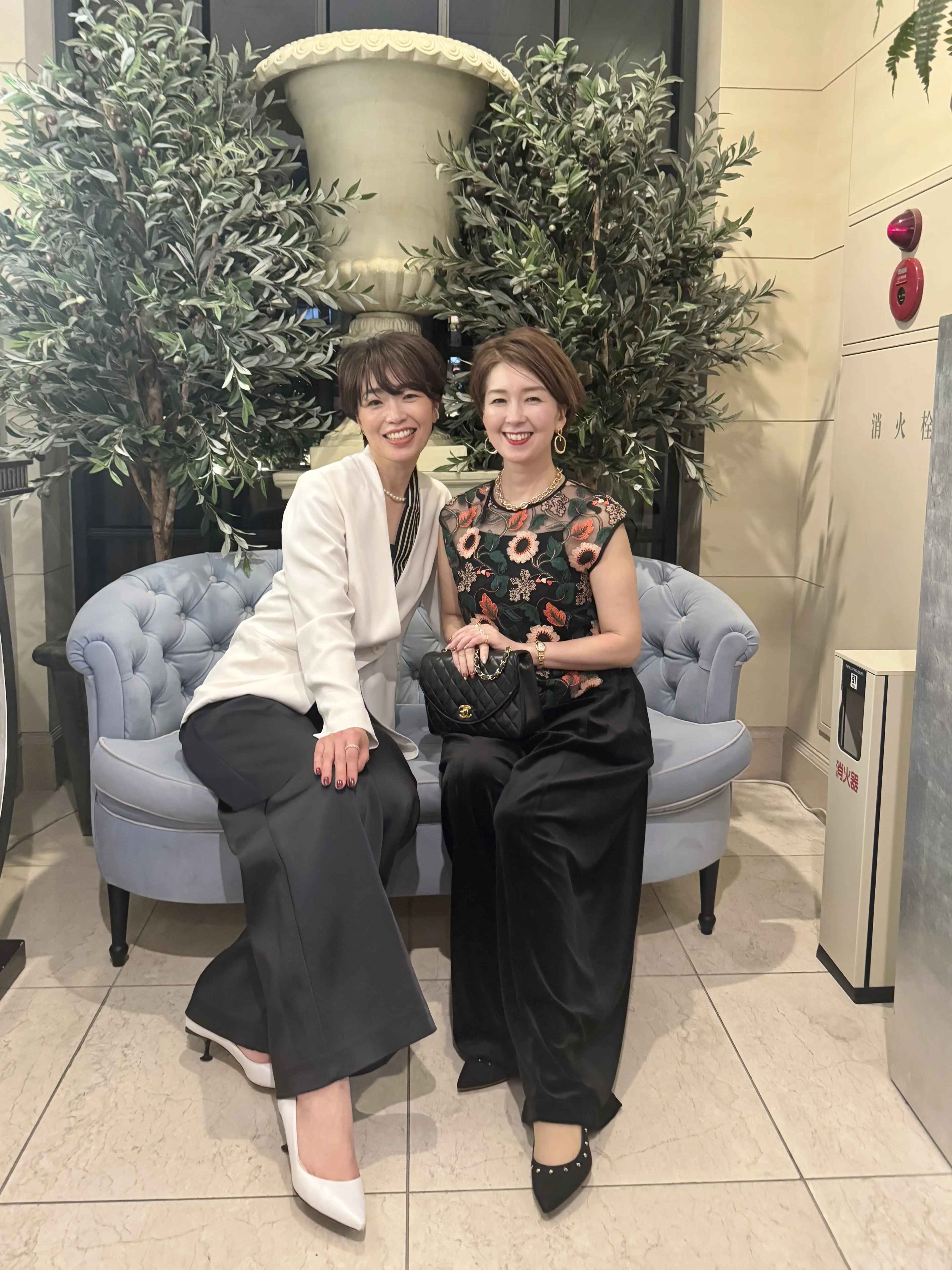 黒×刺繍ブラウスで éclat主催のパーティ「ソワレ・ドゥ・エクラ」へ_1_10-3