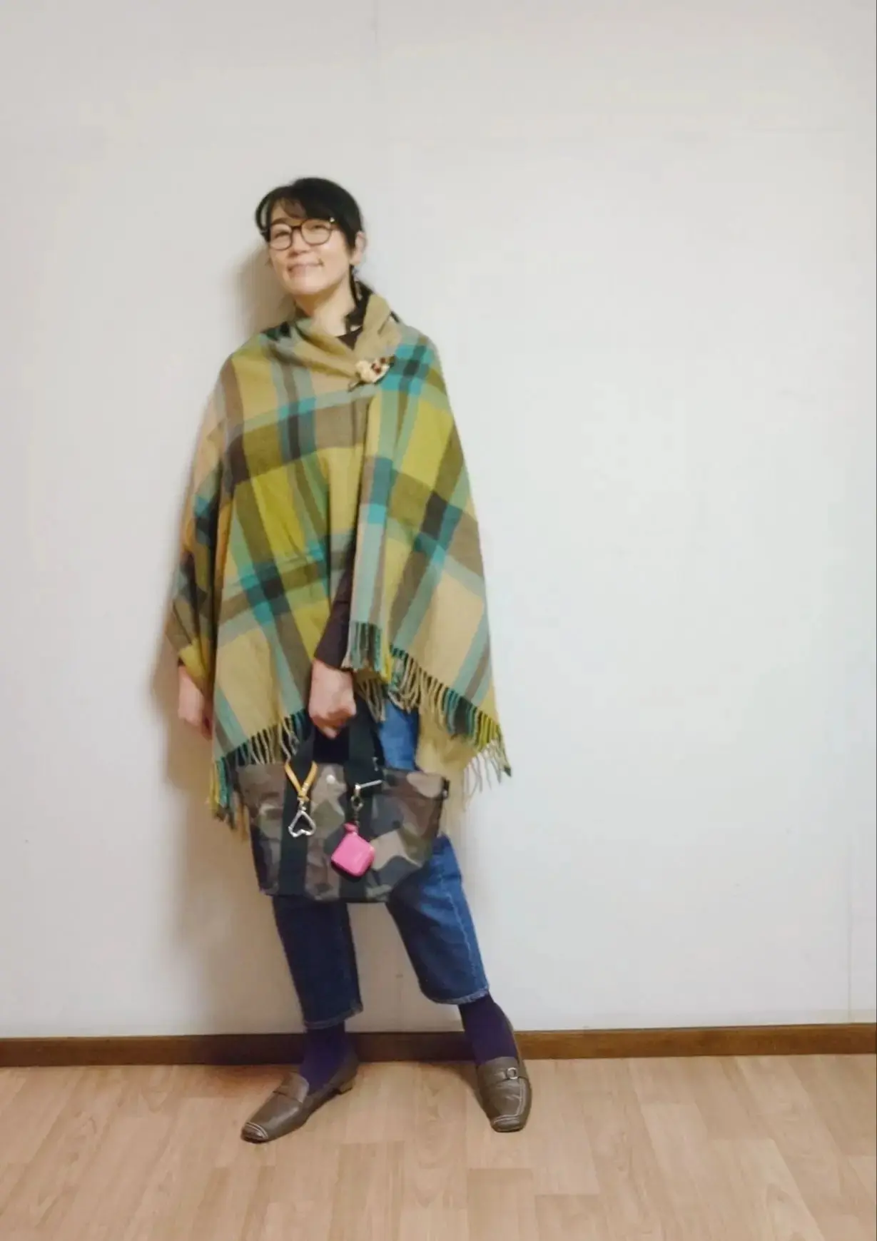 ストールとかマフラーとかブローチとか?