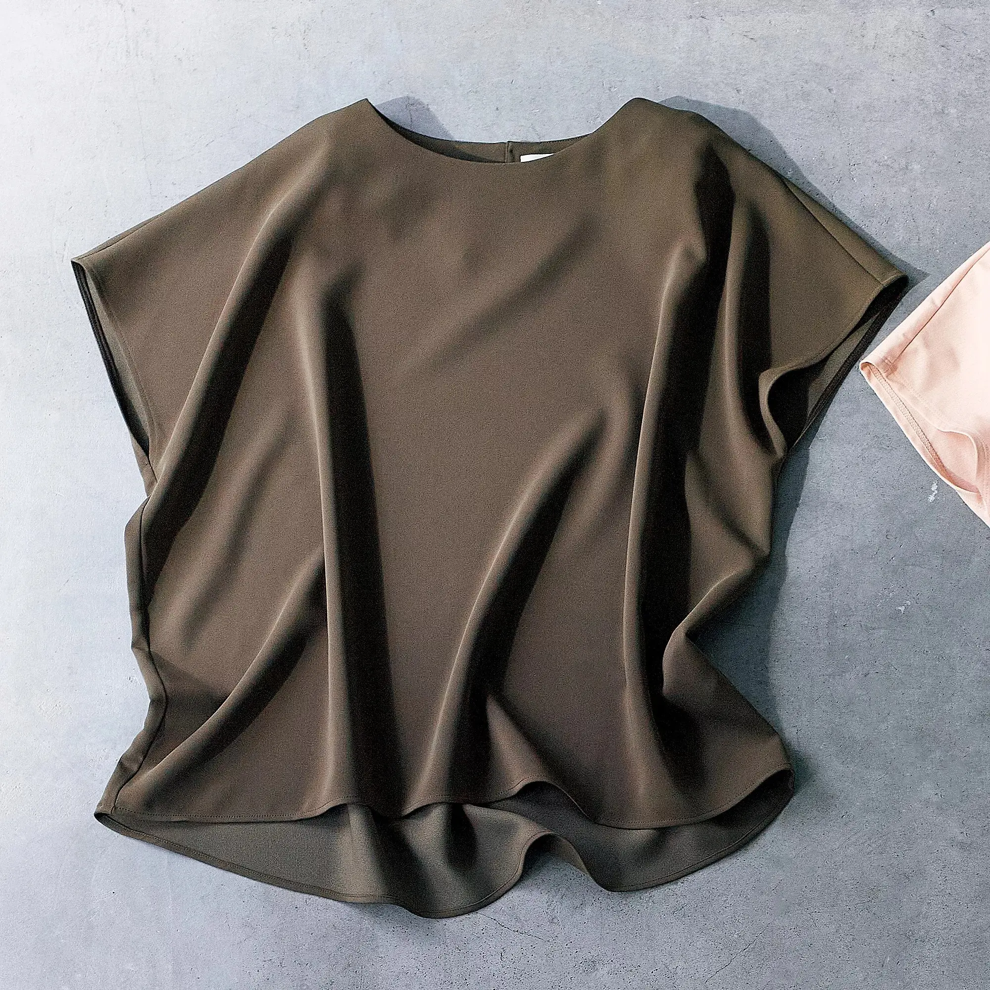 「E by éclat」で見つけた、体がきれいに見える服_1_5
