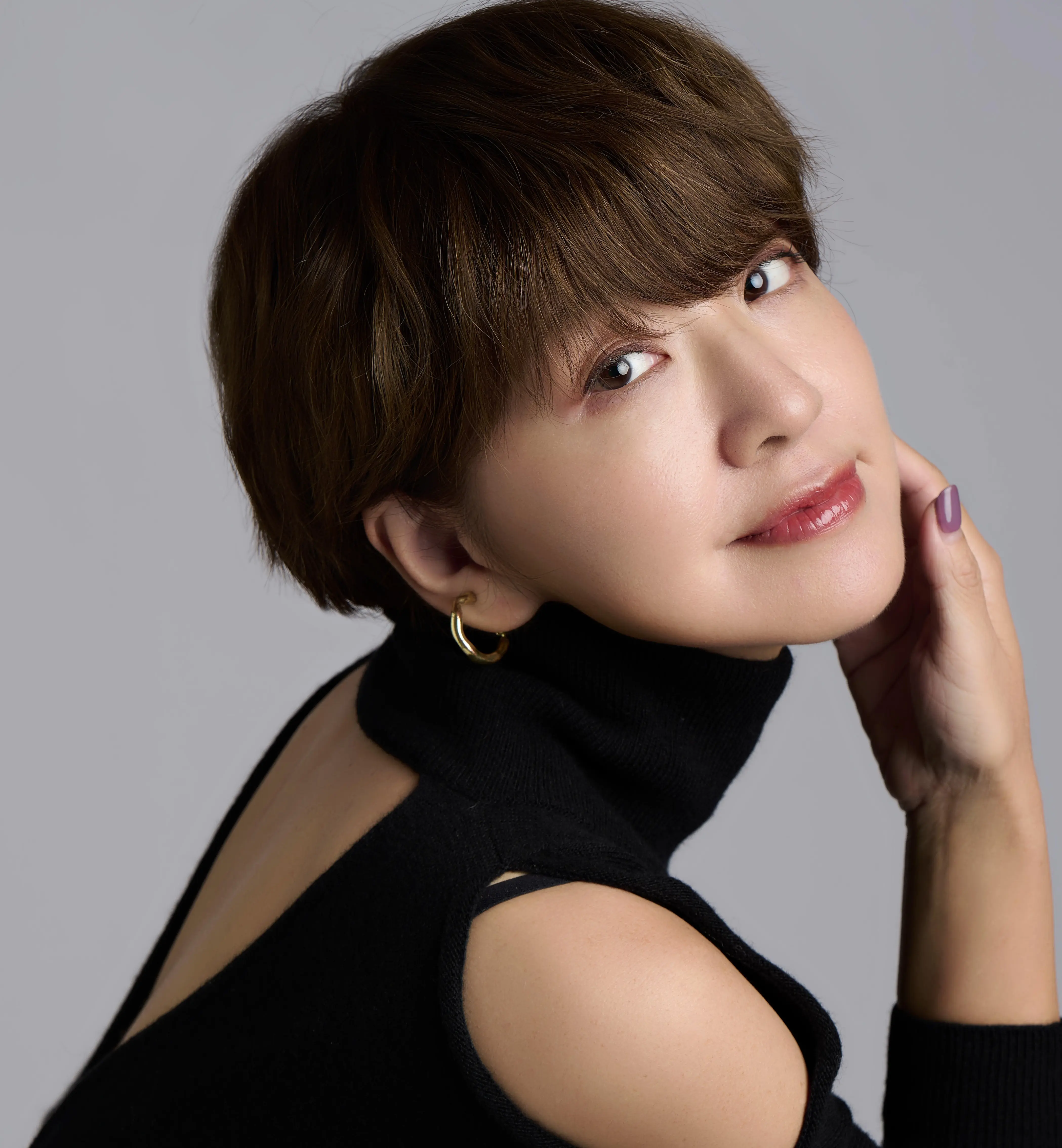 冬のショートヘアをレッドに　抜け感のある大人マッシュショート_1_6