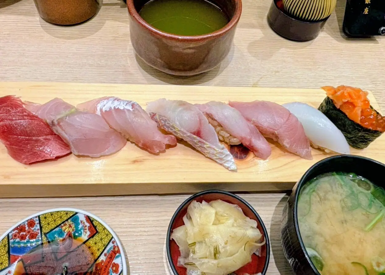 神宮外苑、銀杏並木、紅葉、2025年、ZARA、秋ファッション、秋コーデ、とやま鮨、オーバカナル、銀座ランチ、40代ファッション