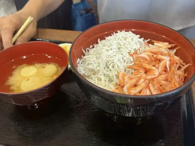 赤海老としらすの紅白丼