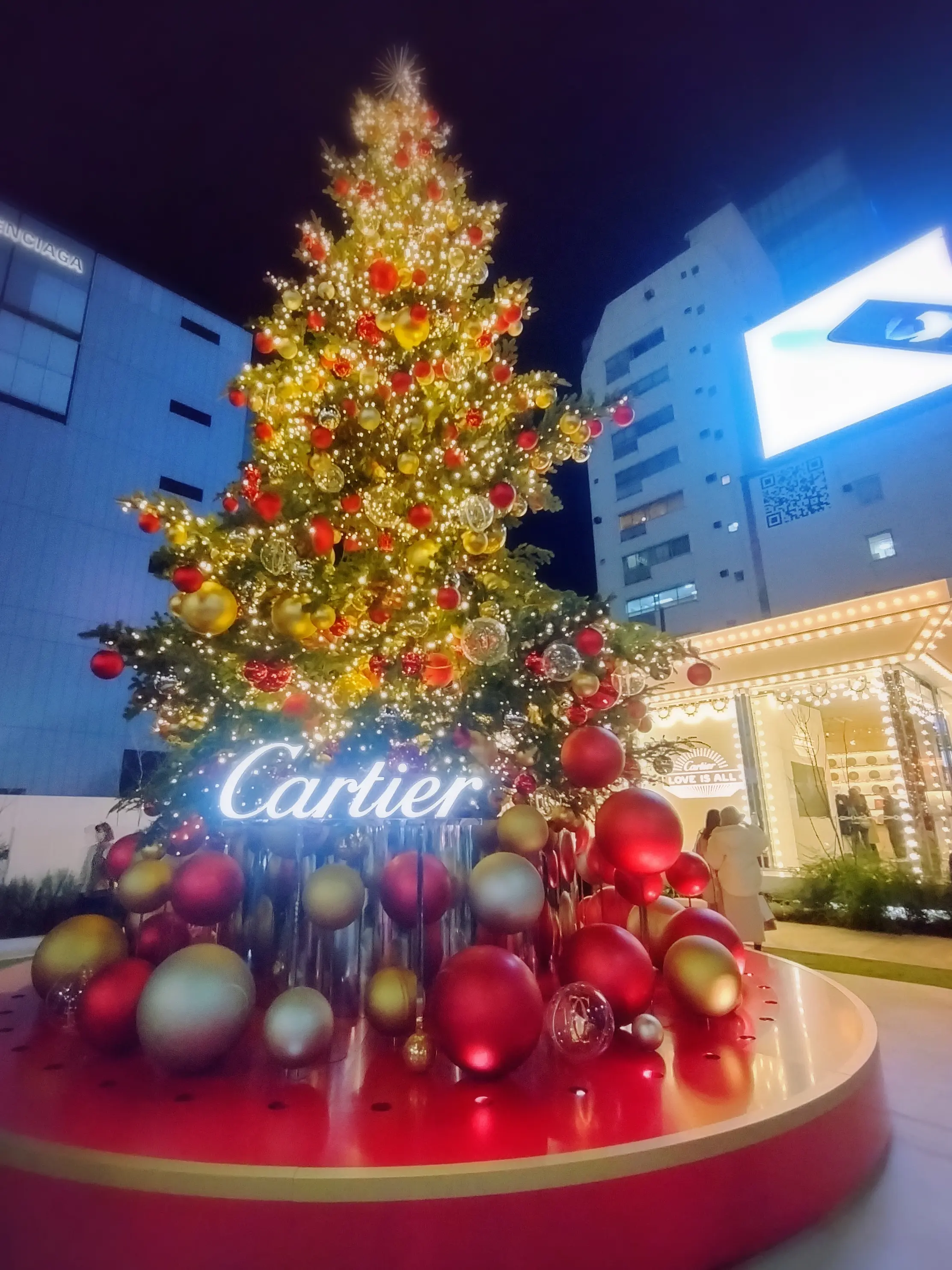 表参道交差点、カルティエのクリスマスツリー