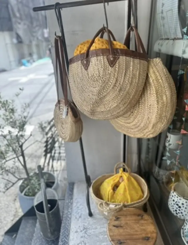 プチプラコーデで歩いていましたら、フランスの雑貨屋さんを発見！_1_3