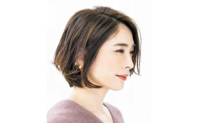 横から見たレイヤーボブヘアスタイル