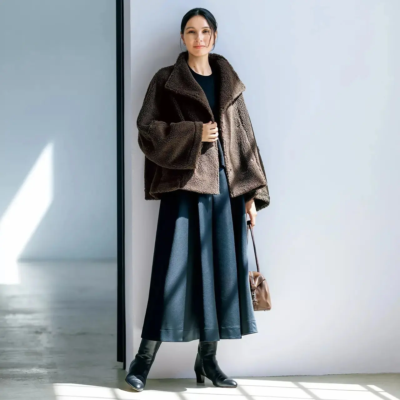 コートで着映える！冬の街で上品に華やぐ、50代が着たい「ファーコート」