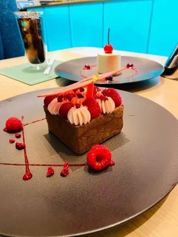 Wホテル大阪のカフェMix upのケーキ