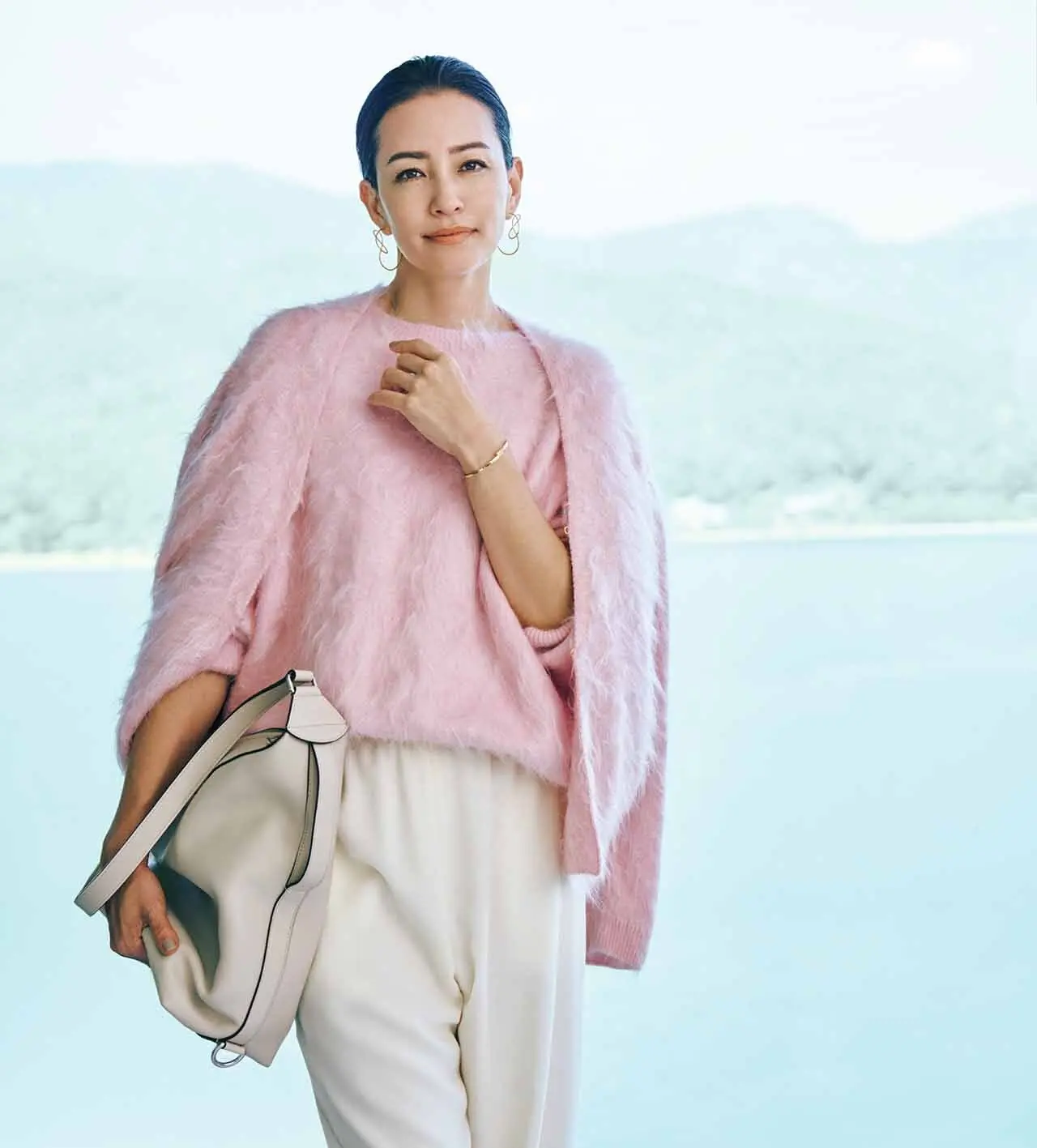 柔らかなシャギーの風合いを生かす 　　ライトピンクで、気持ちまで明るく