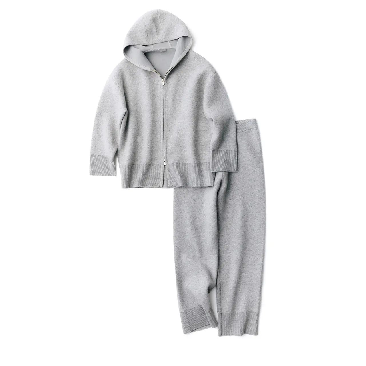 肌ざわり最高の地厚ニットで 癒しの時間にぬくもりを