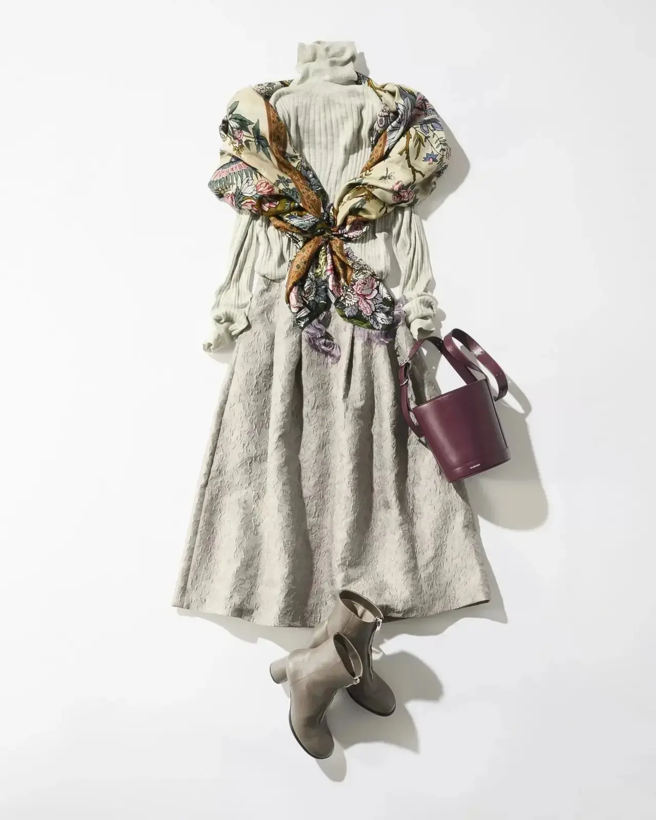 冬のホテルランチやディナーは、スカートに「ショートブーツ」が華やかでおしゃれ！