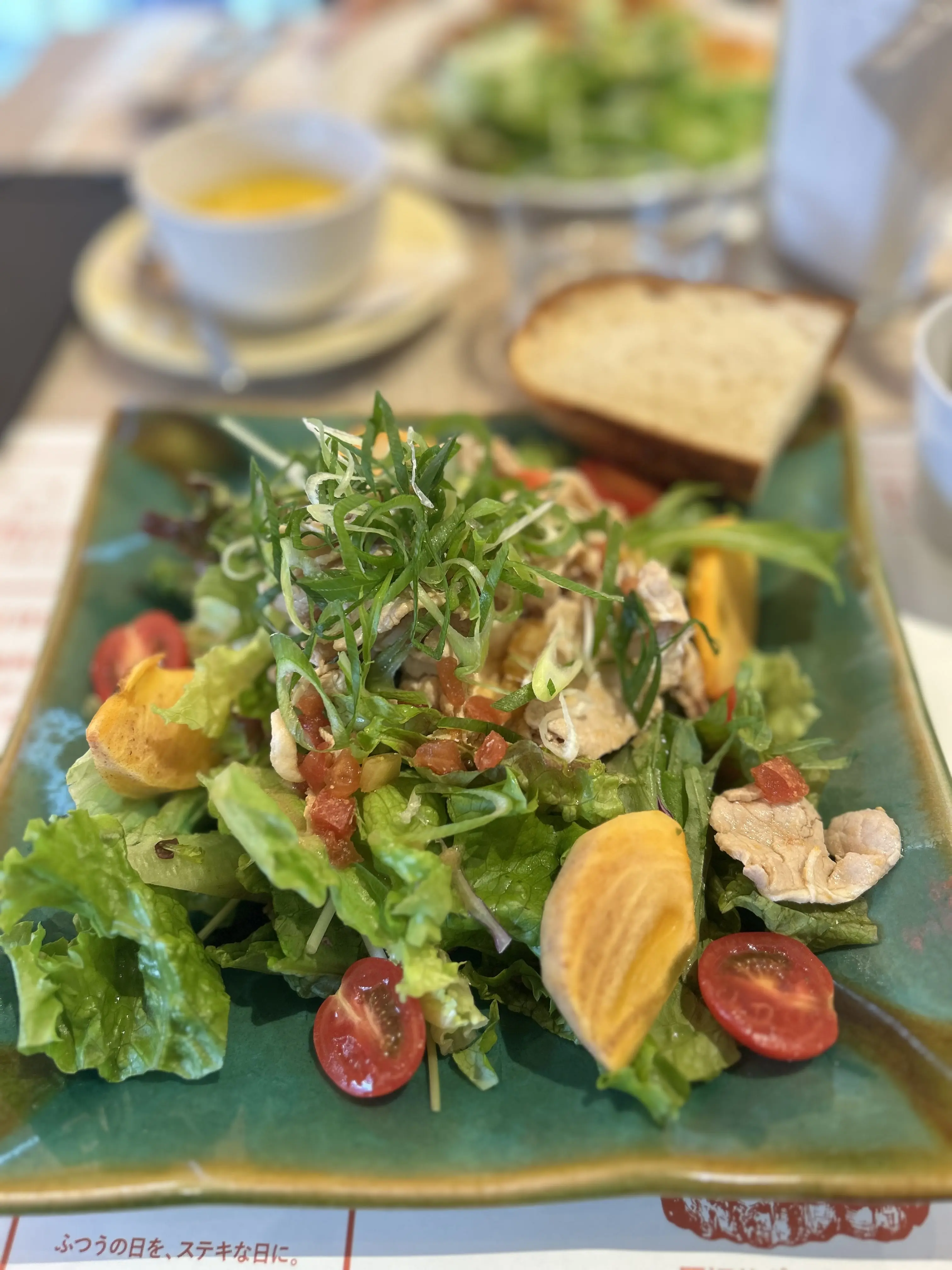 お洒落な町 代官山は古着屋さんで見つけたお気に入りのＧジャンやジレを羽織って_1_20