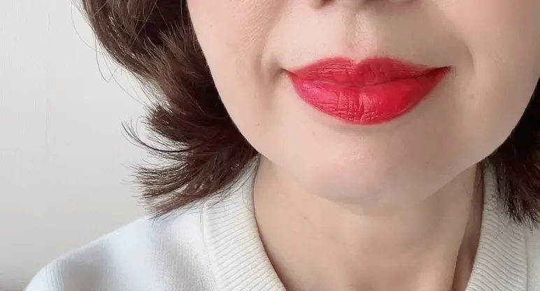 Dior   ルージュ ディオール　999S  サテン　を塗った唇
