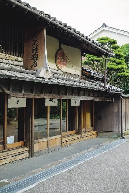 江戸時代に建てられた趣のある店構え